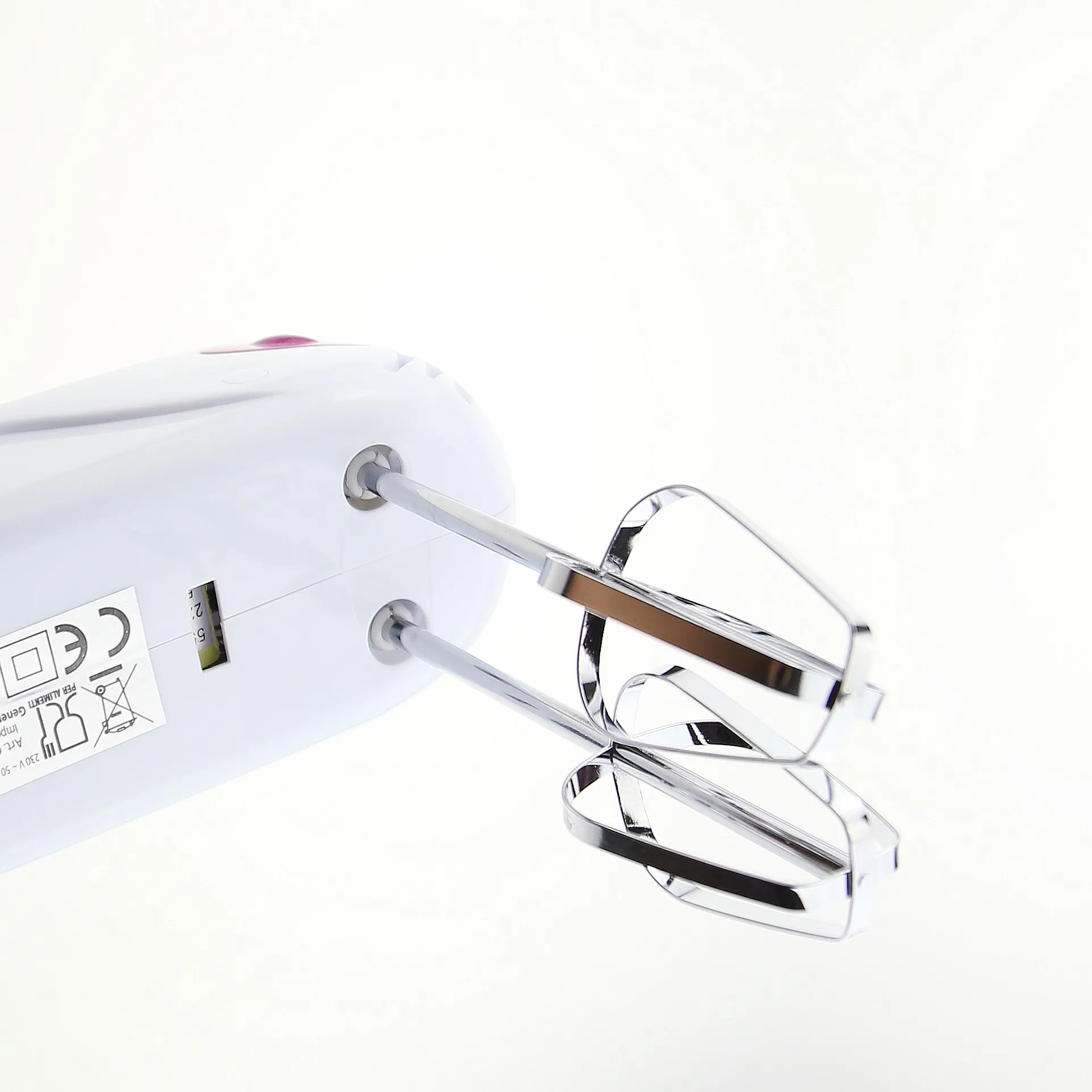 7-скоростной ручной миксер с пластмассовым корпусом