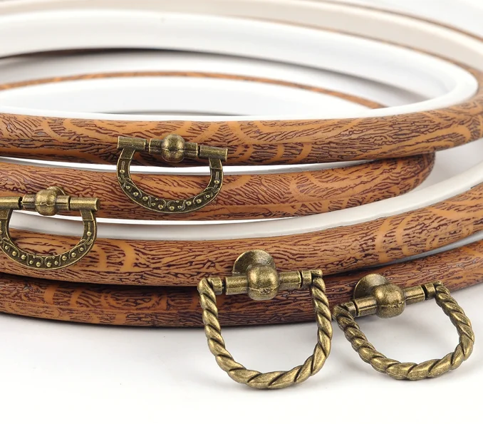 Charmkey Wholesale 4 Inch Bamboo Embroidery Hoops Round Wooden Circle Cross Stitch Hoop for Art Craft