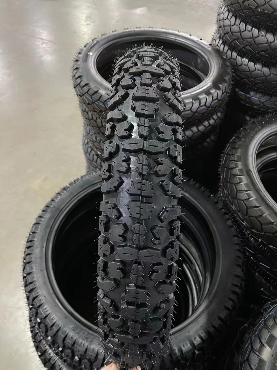 2.25-18 2.50-18 2.75-18 3.00-18 90/90-18 100/80-18 Motorcycle Wheels & Tires for sale