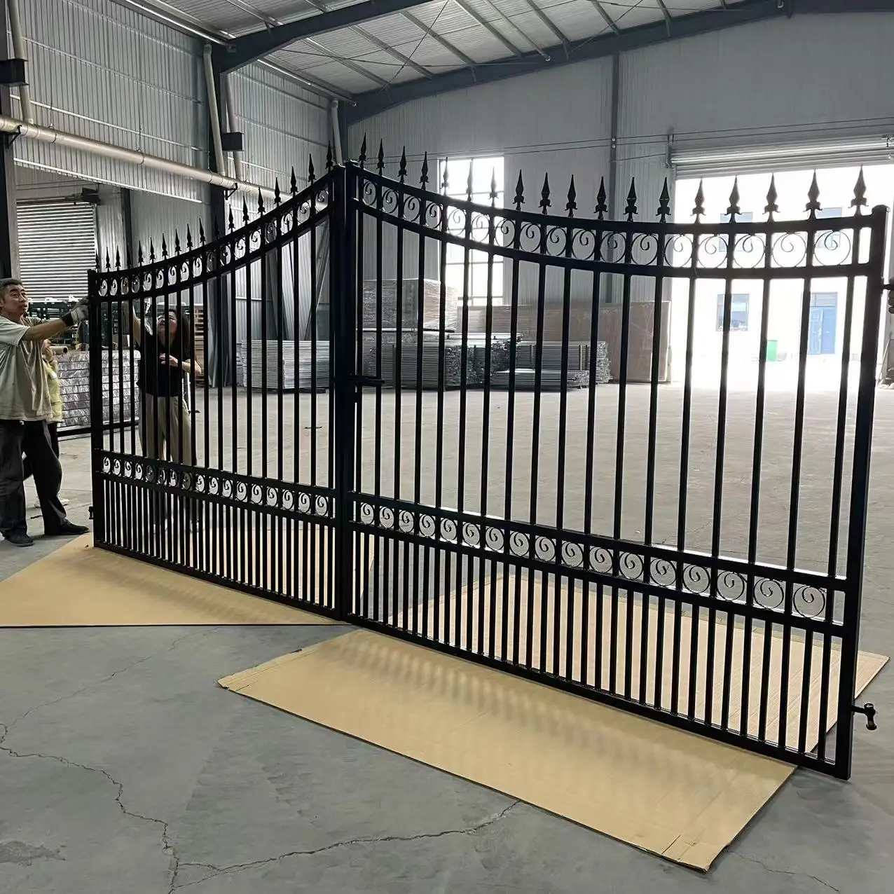 Wholesale Iron Fence Panels Decorative Metal Black Galvanized Steel Picket Fence