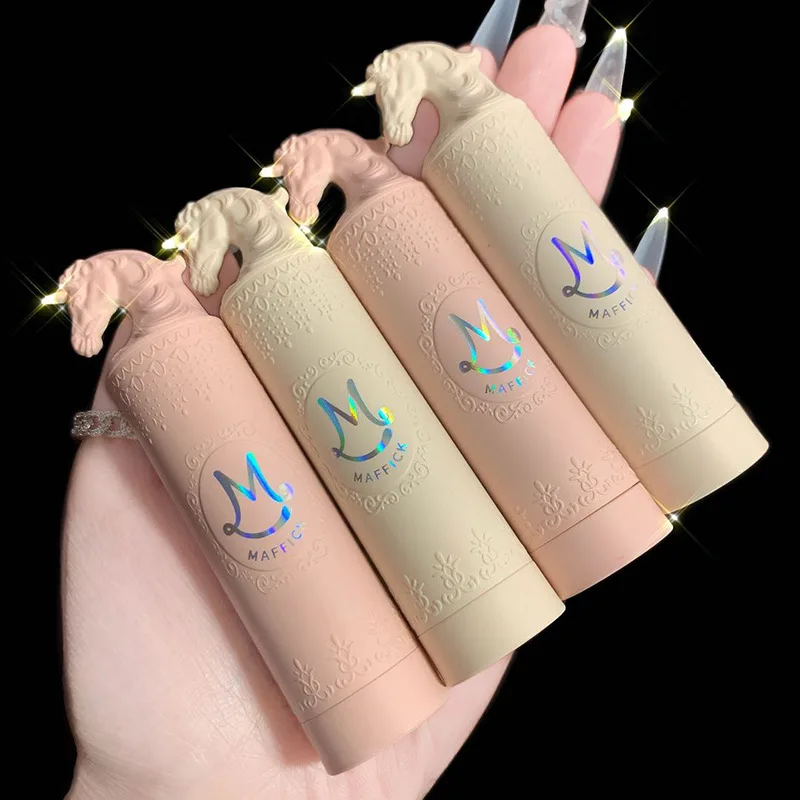 
 Maffick может увлажнять и увлажнять матовый бархатный блеск для губ, помада с частным ярлыком  