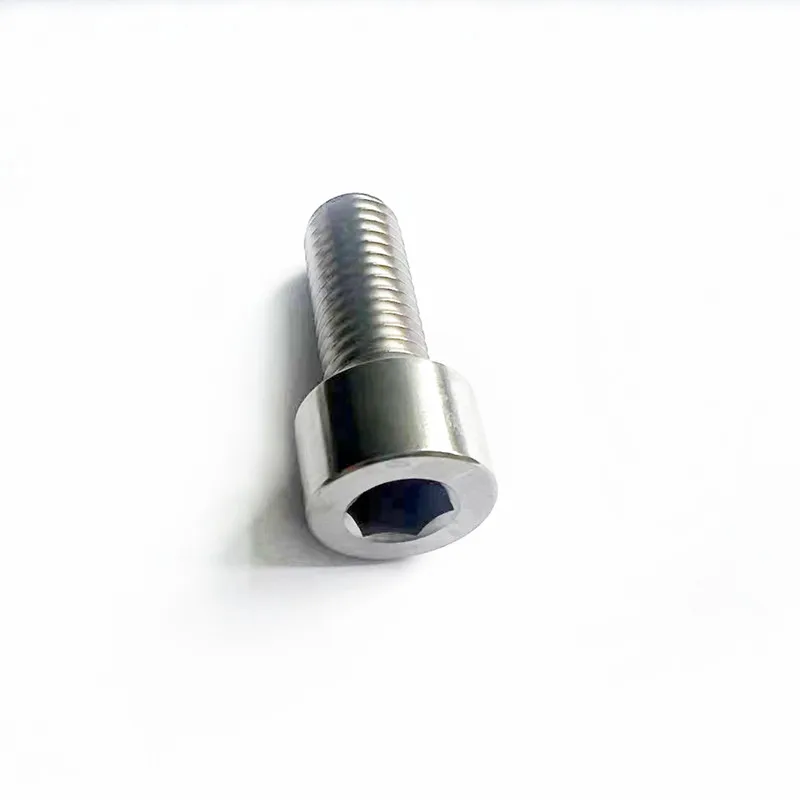 Титановый болт с шестигранной головкой m6x18
