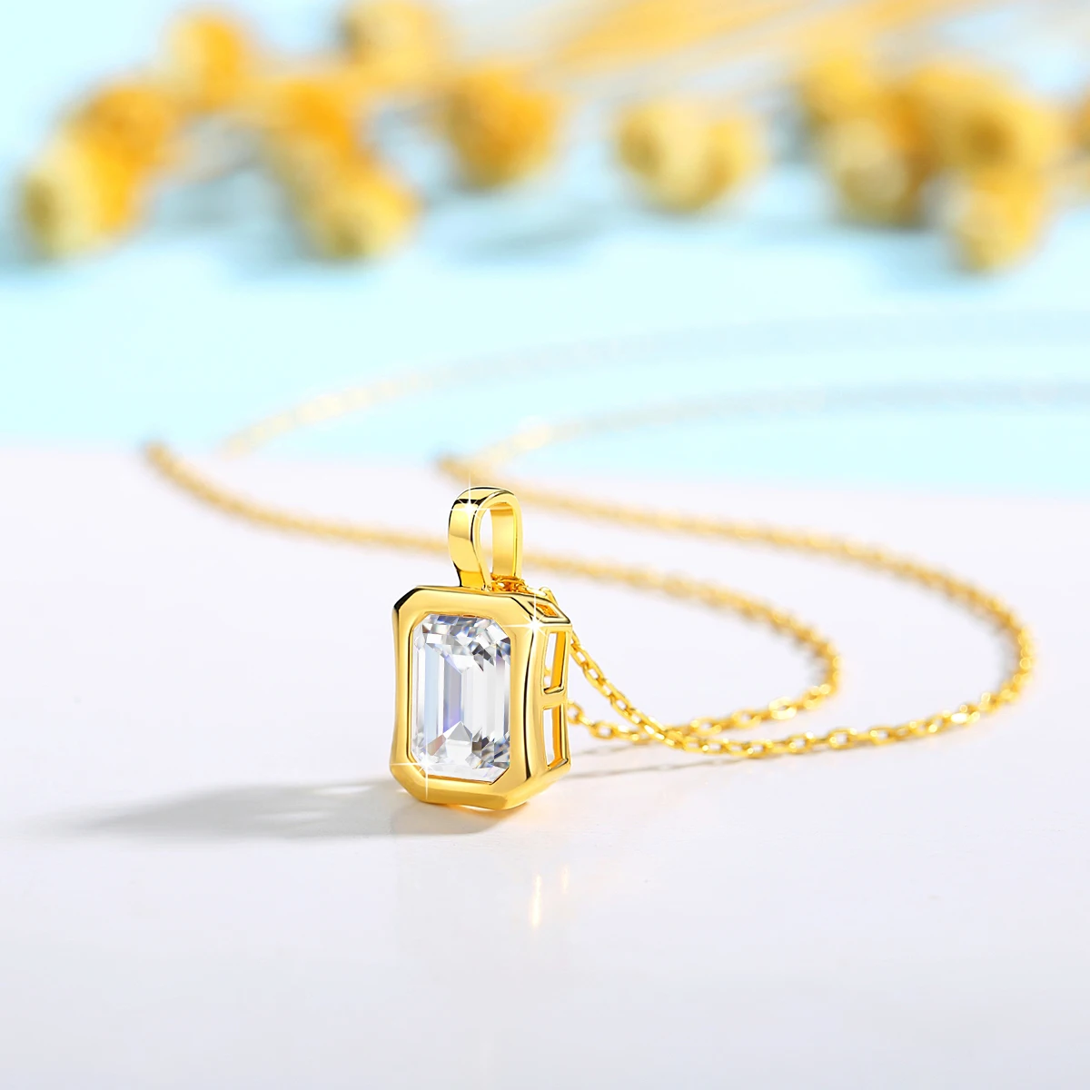 Luxury Jewelry Manufacturer Gold Bezel Set Woman Gift New Year 21 Carat Emerald Hard Hollow 14K Gold Pendant Necklace