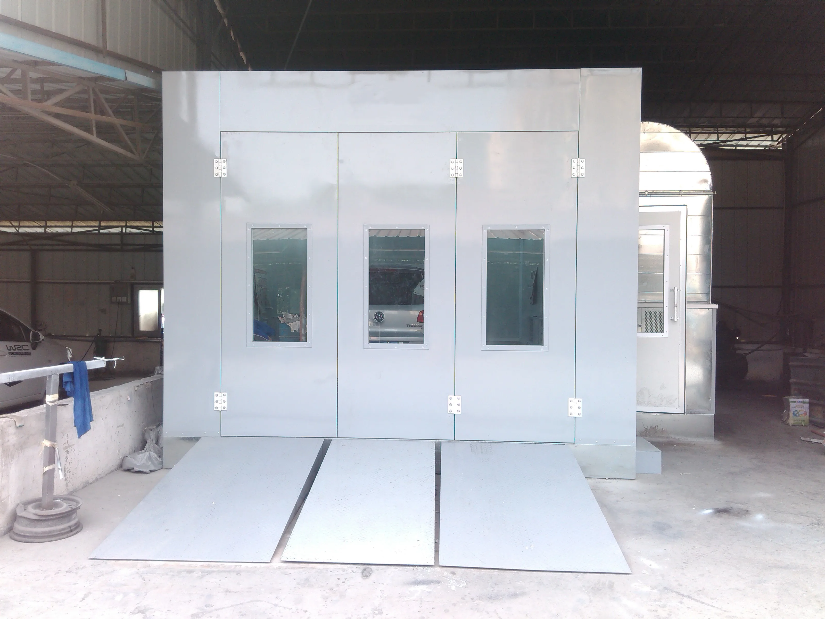New Design High Quality customized COLOR 5.5kw Eps or Rock Wool or Pvc bench spray booth for Bus painting