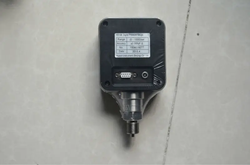 Pressure master gauge with high accuracy and 6 digits display