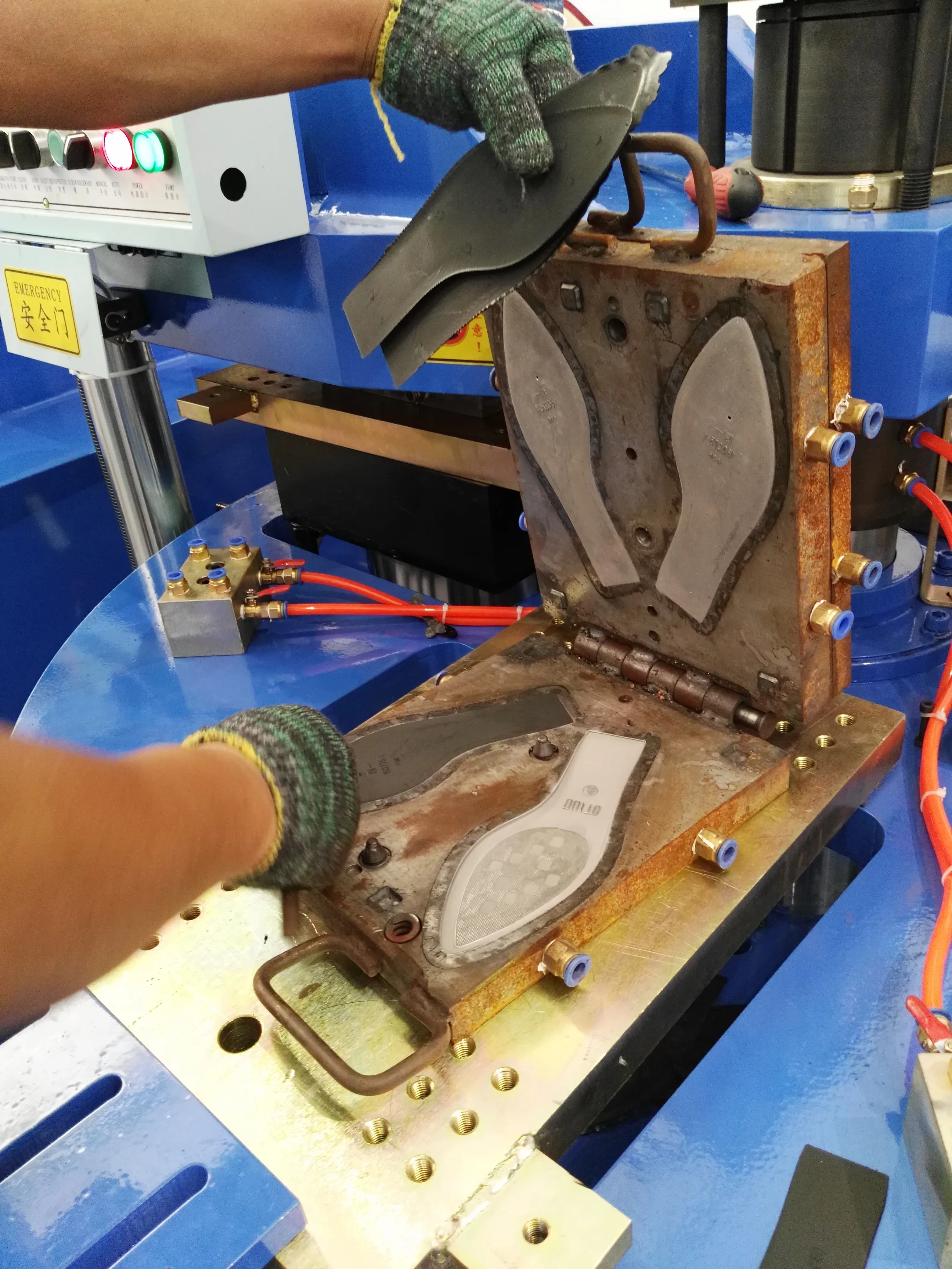 
Automatic rotary water cooling type one color TPU injection shoe making machine 