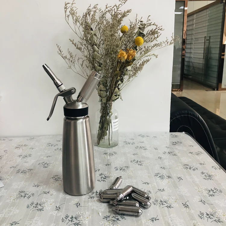 China Factory Wholesale High Purity Dessert Tools 8g Cream Chargers n2o Nitrous Oxide Whipper for Coffee