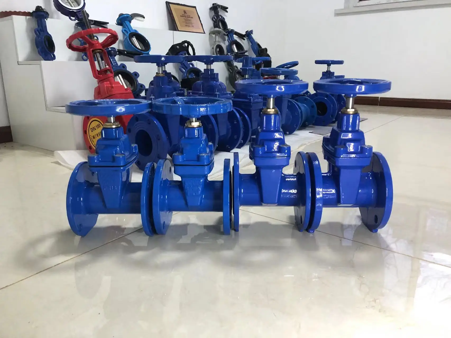 DIN F4 S15 GGG50 body 2Cr13 шток PN16 DN100 колпачок колпачка колеса без подъема штока резиновый уплотнительный запорный клапан