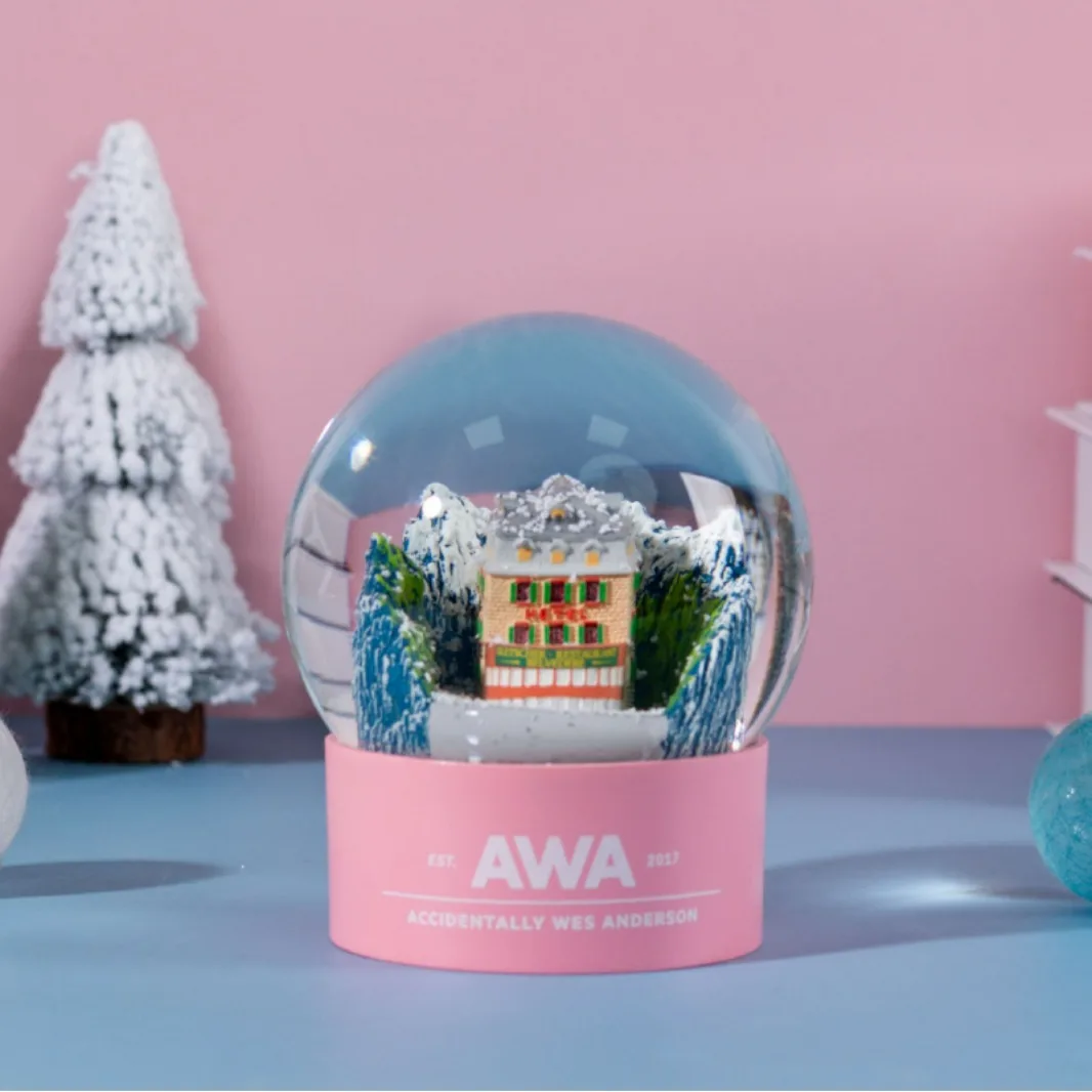 Custom Resin Souvenir Building Water Globe Christmas New Year Gift Resin Crafts Brand Custom Snow Globe