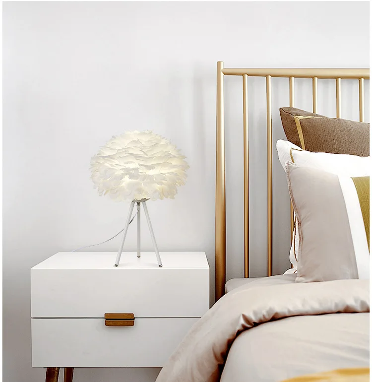 Goose Feather Bedside Table Lamp LED Electric 12 Metal Giftgirlsle Elegant Romantic Bedroom Warm Decoration Wedding Round Golden