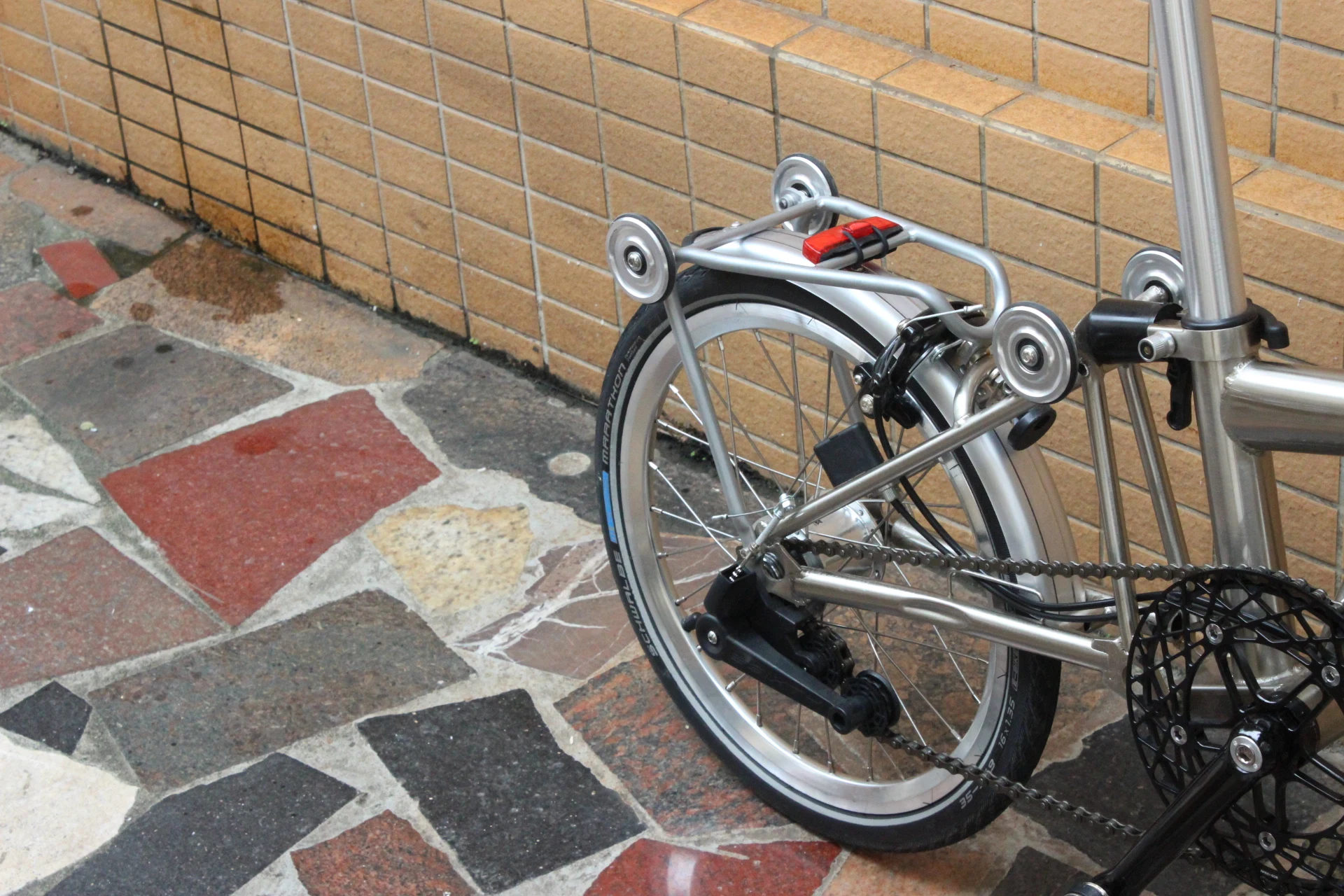 3. Набор черных натяжителей цепи на 60 градусов для велосипедов Brompton 3 скорости с направляющими колесами