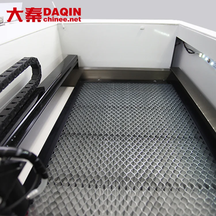DAQIN Nano Glass Screen Protector CO2 Laser Cutting Machine for Mobile Phone Tempered Glass Screen Protector Engraving