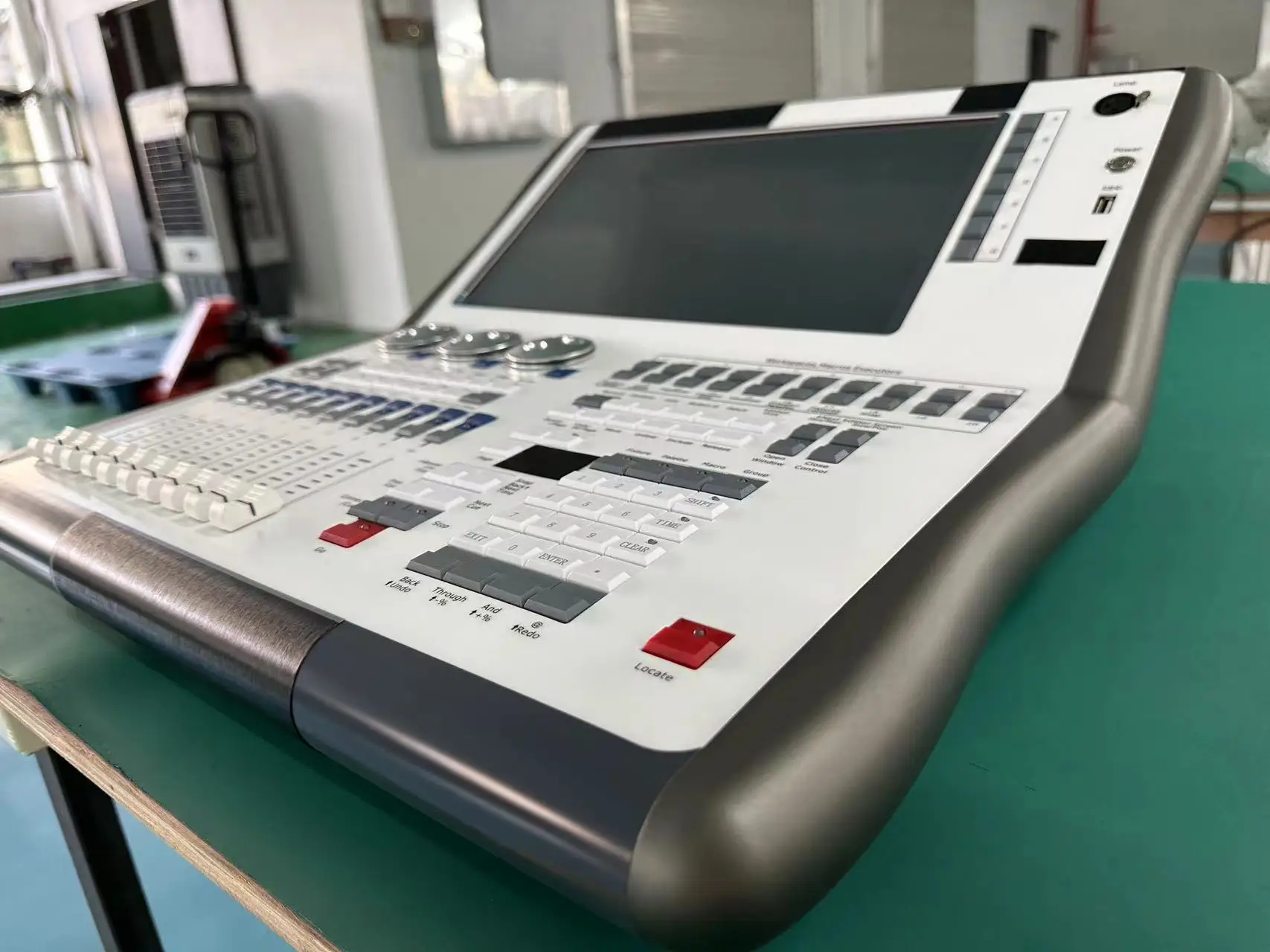 The V16 quartz dmx controller dmx512 Quartz console