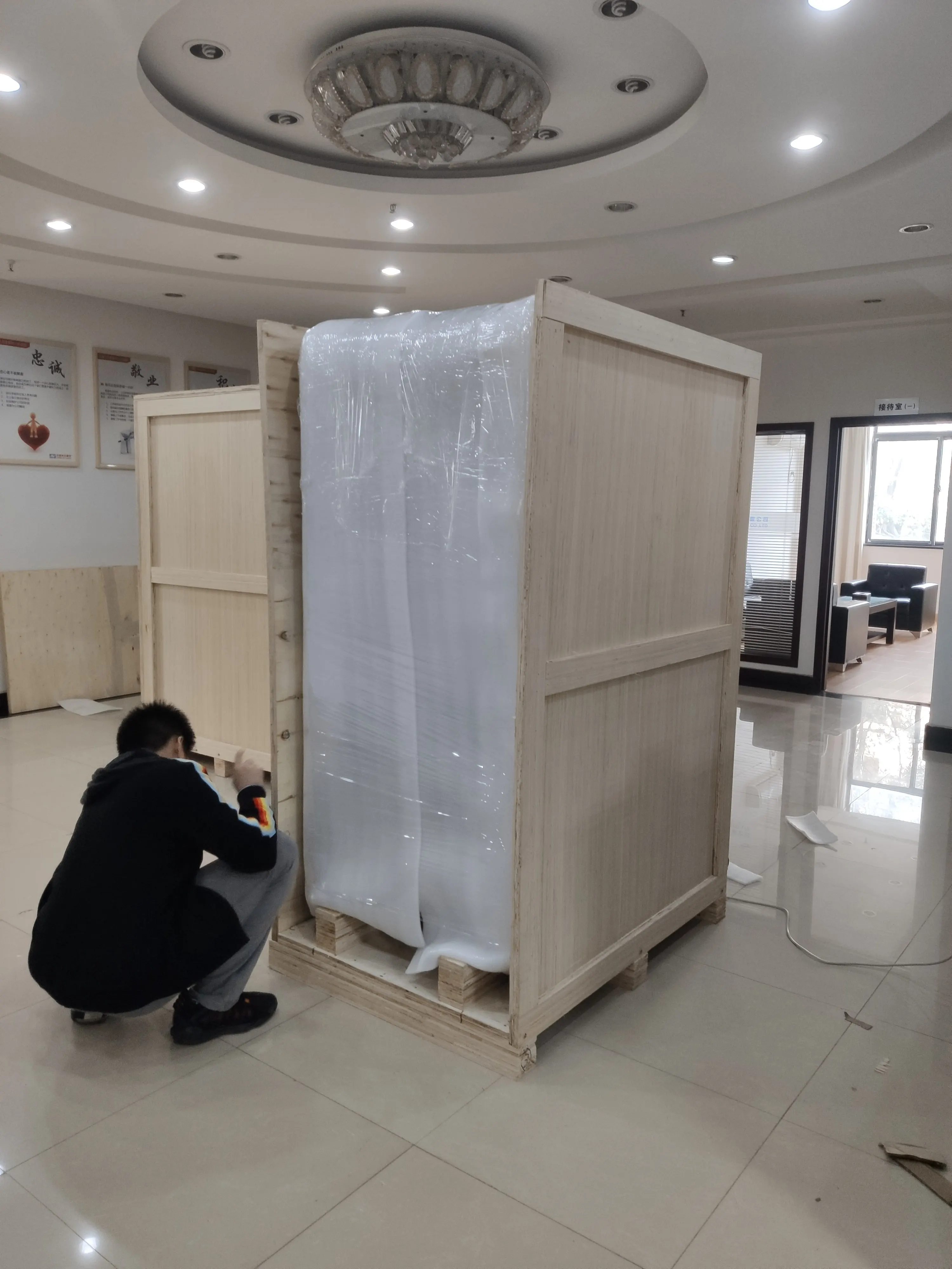 Enclosure fiber laser 30W 50W 60W 100w Laser marking engraving machine for stainless steel aluminum