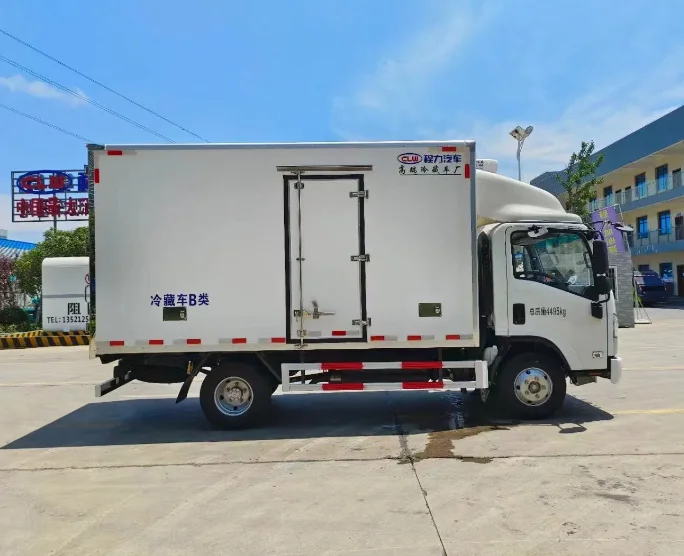 Грузовик-рефрижератор Isuzu 4x2 Подержанный изолированный грузовик прямые продажи по всему миру