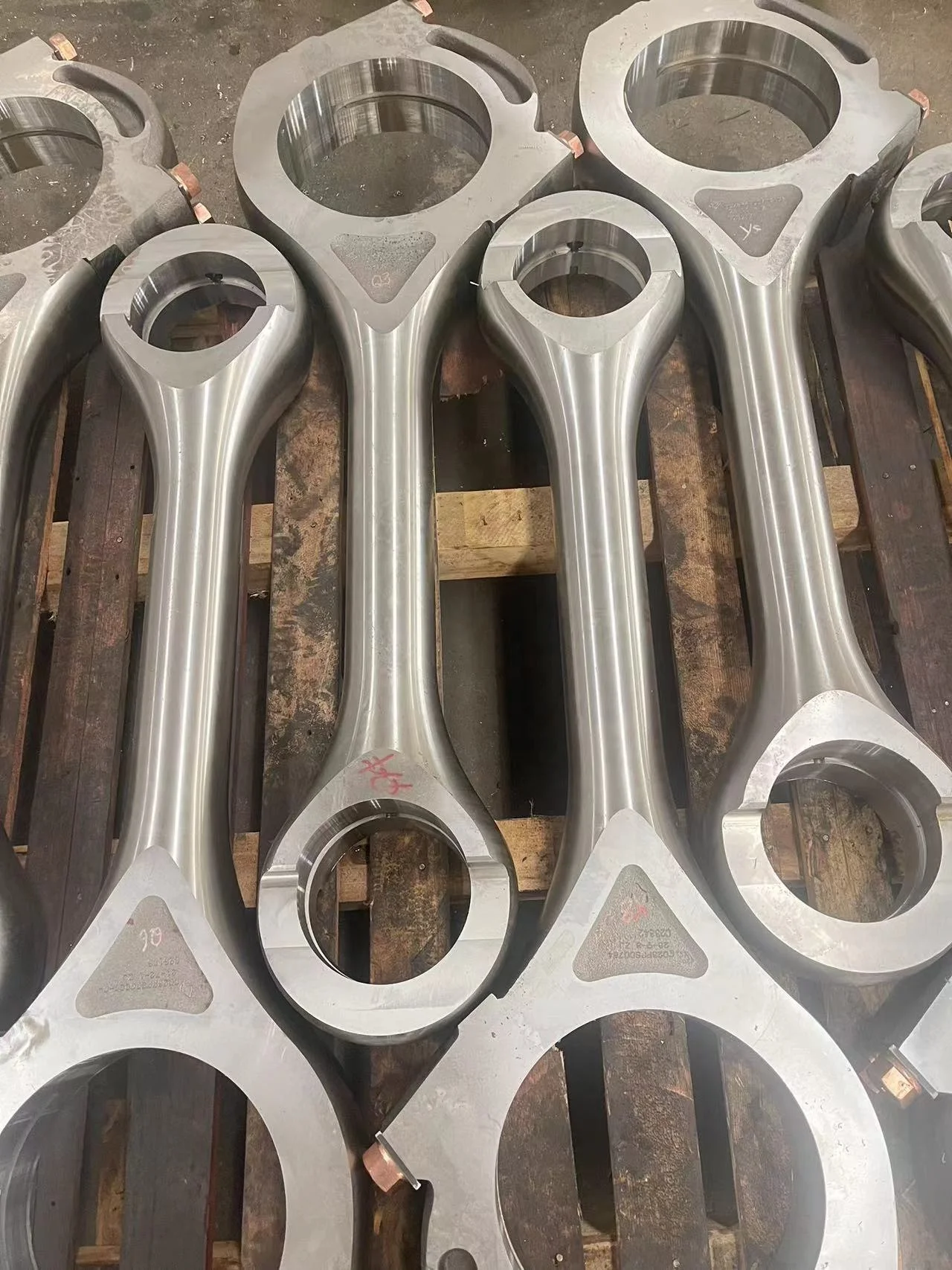 Customized Automotive Connecting Rod Engineering Machinery Parts Static Pressure Line Production Casting Car Link Arm Service