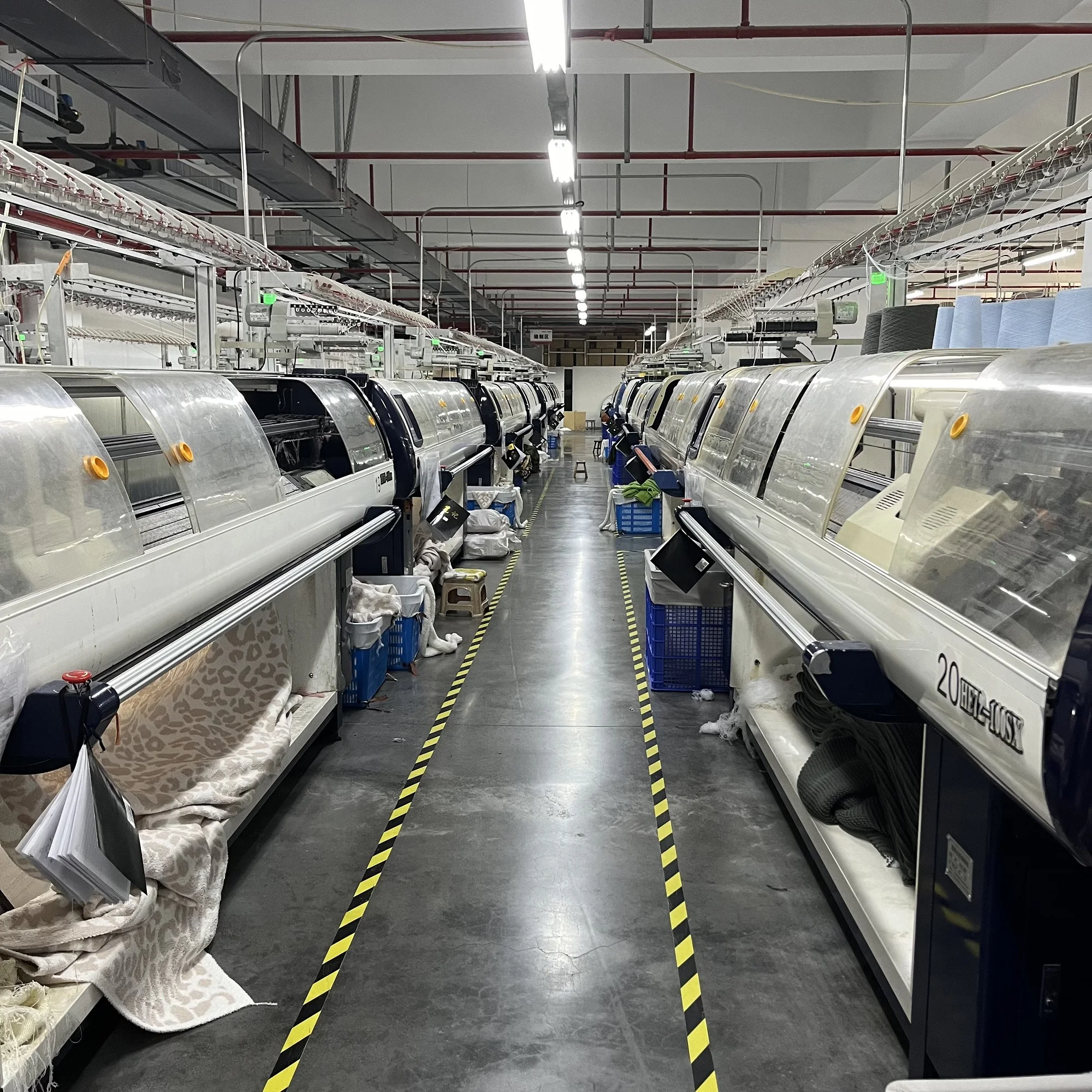 Custom Luxury Hotel Bathrobe Unisex Fluffy Micro Feather Yarn Hooded Winter Pajamas Thick Bath Robes For Men Women