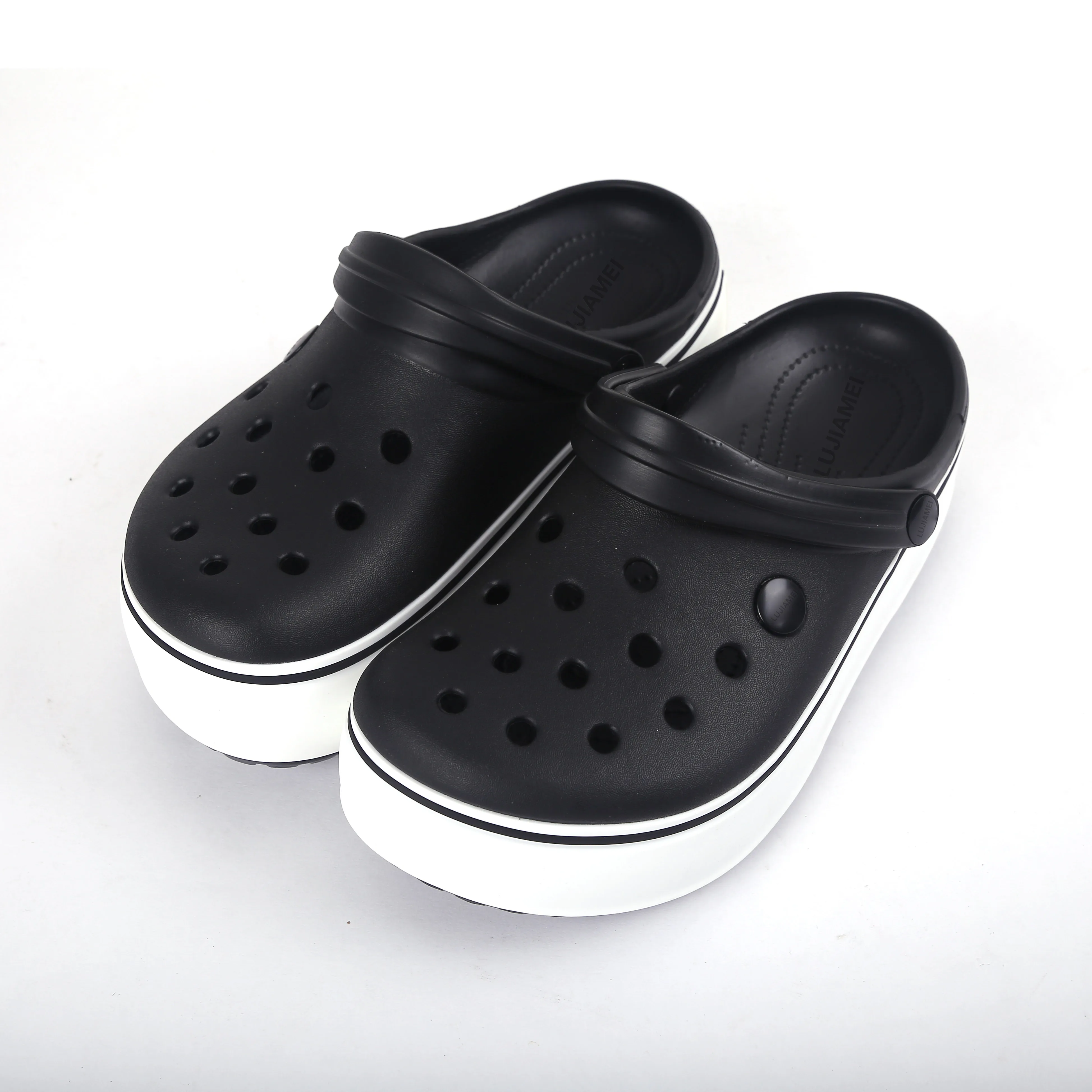 2024 Wholesale Soft EVA New Style Beach Clogs Shoes For Unisex home Anti-slippery Platform Sandals Summer Garden Slippers