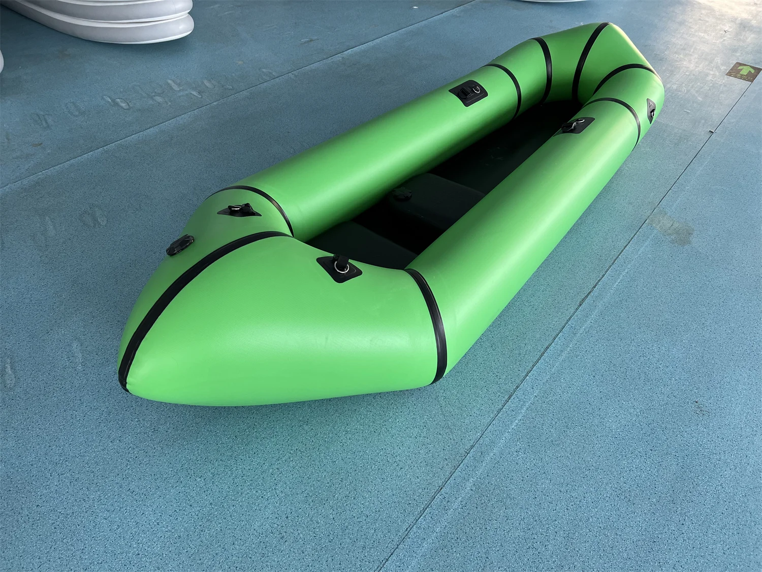 2023 new etyle Lightweight Inflatable Tpu Rowing Boat White Water Pack Raft 1-person Inflatable Packraft/ Bike Raft Paddle Kayak