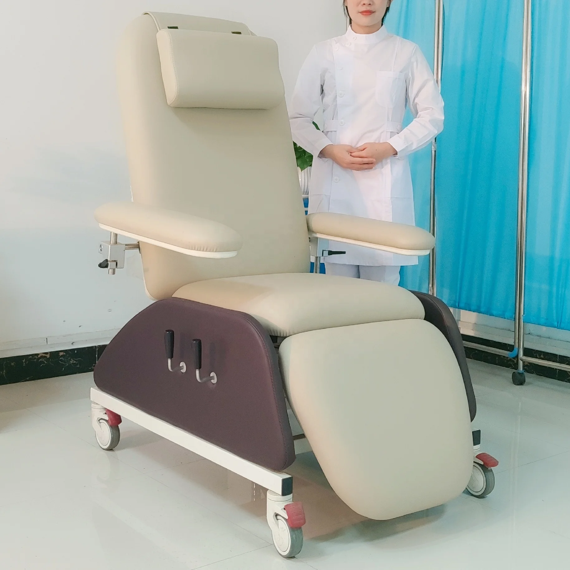 Hemodialysis chair Adjusted by manually