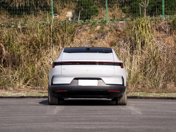 new Polestar 4 electric car hatchback dual motors AWD