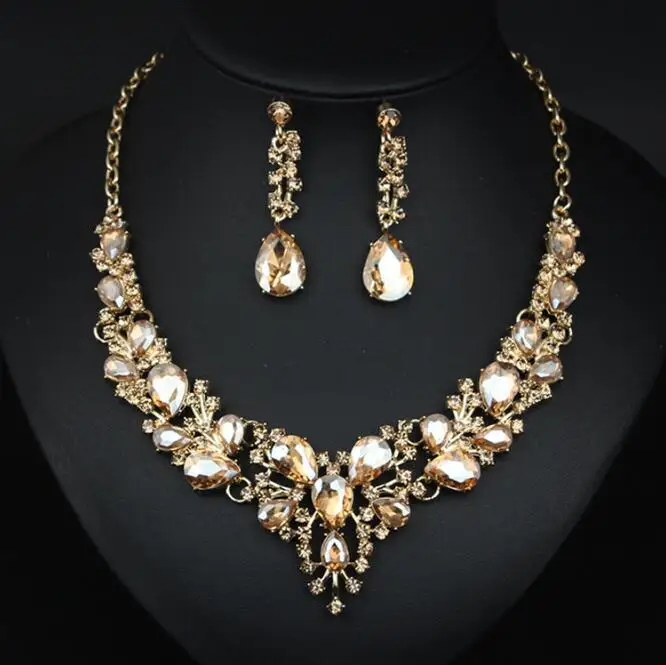 Hot Selling Europe And The United States Fashion Bride Wedding Crystal Traditional Necklace Set Latest Pearl Jewelry Sets