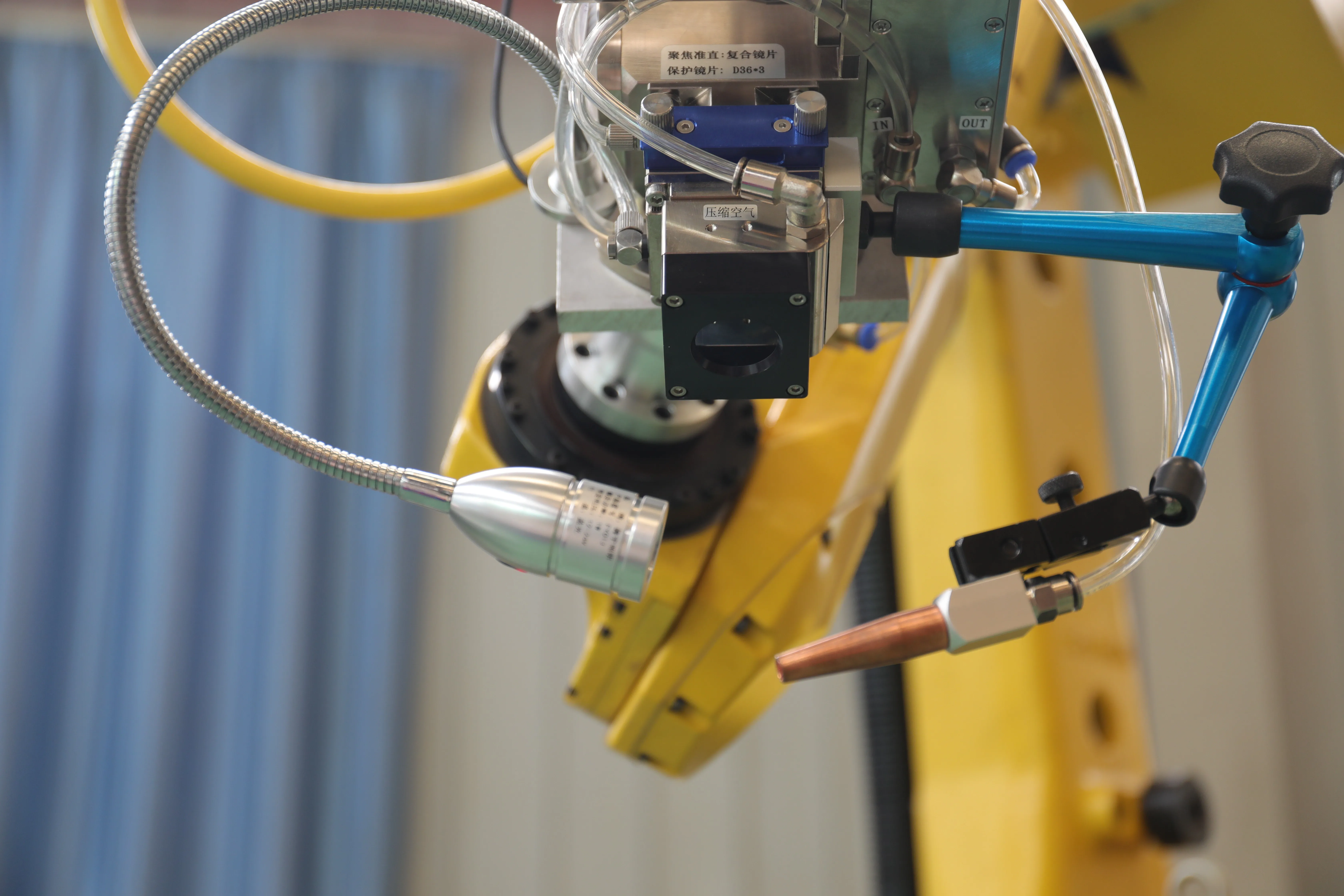 2022 NEW Gweike LW1800 3D Robot 1000W Fiber Laser Welding Machine for low price and high precision