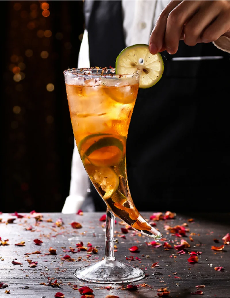 Ice cream cup juice drinking glasses 350ml cocktail glass crescent moon wine glass on horn shaped wine glass cup