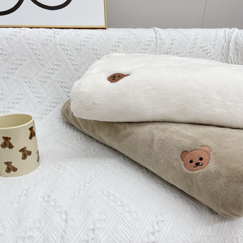 New Fashion Soft Custom Flannel Fleece Bear Cartoon Pattern Embroidered Blanket For Newborn Baby Wrap Kids Sofa Bedroom