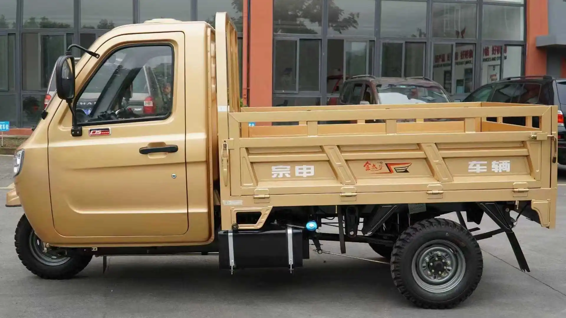 Super design 250CC Petrol Diesel Cargo Motorized Enclosed Tricycle Gasoline Tricycle with Closed Cabin and Air Conditioner