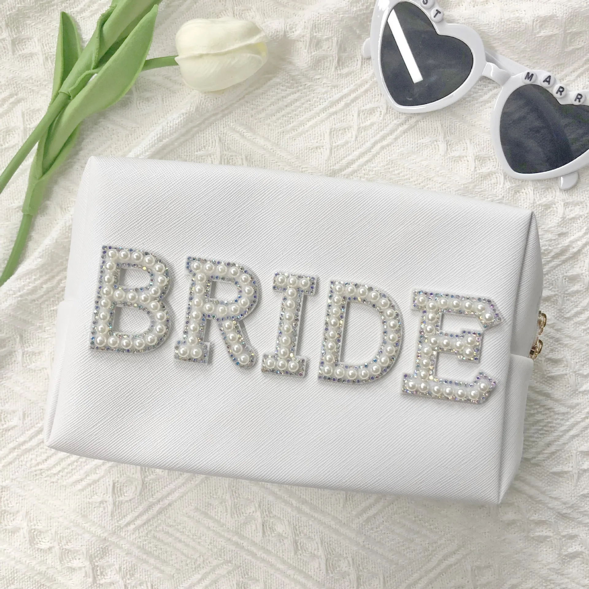 Creative MRS/BRIDE Pearl Letter Bridal Makeup Bag Waterproof Travel Portable Pu Leather Cosmetic Bag For Bridesmaid Wedding Gift