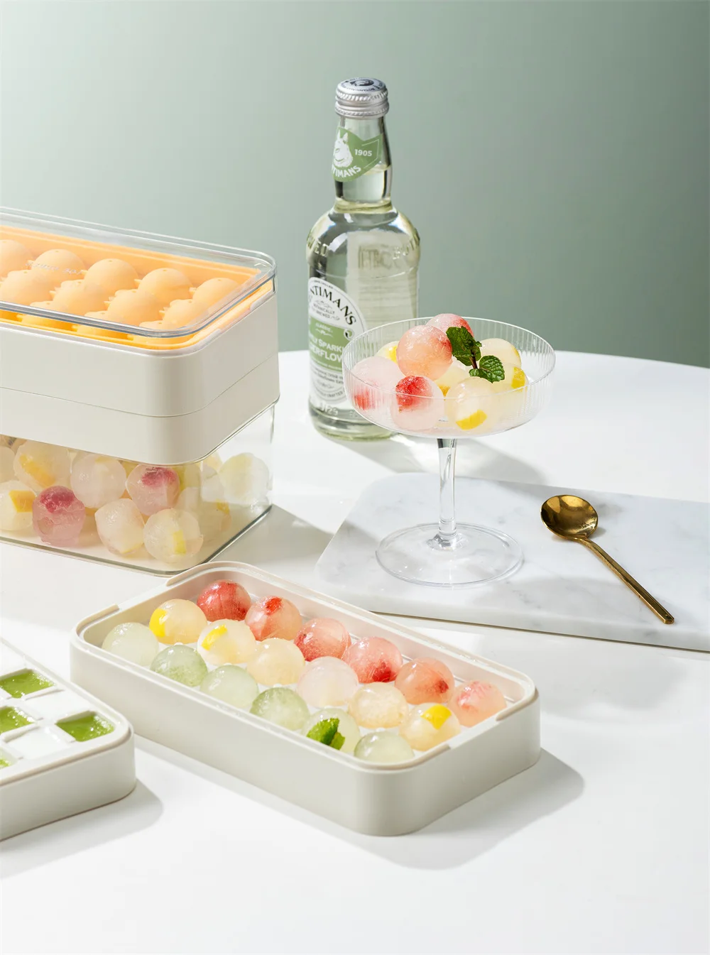 Pinmoo Amazon Hot Selling Food Grade Silicone Round Ice Cube Ball Tray with Lid and Bin Ice Cube Tray with Ice Container