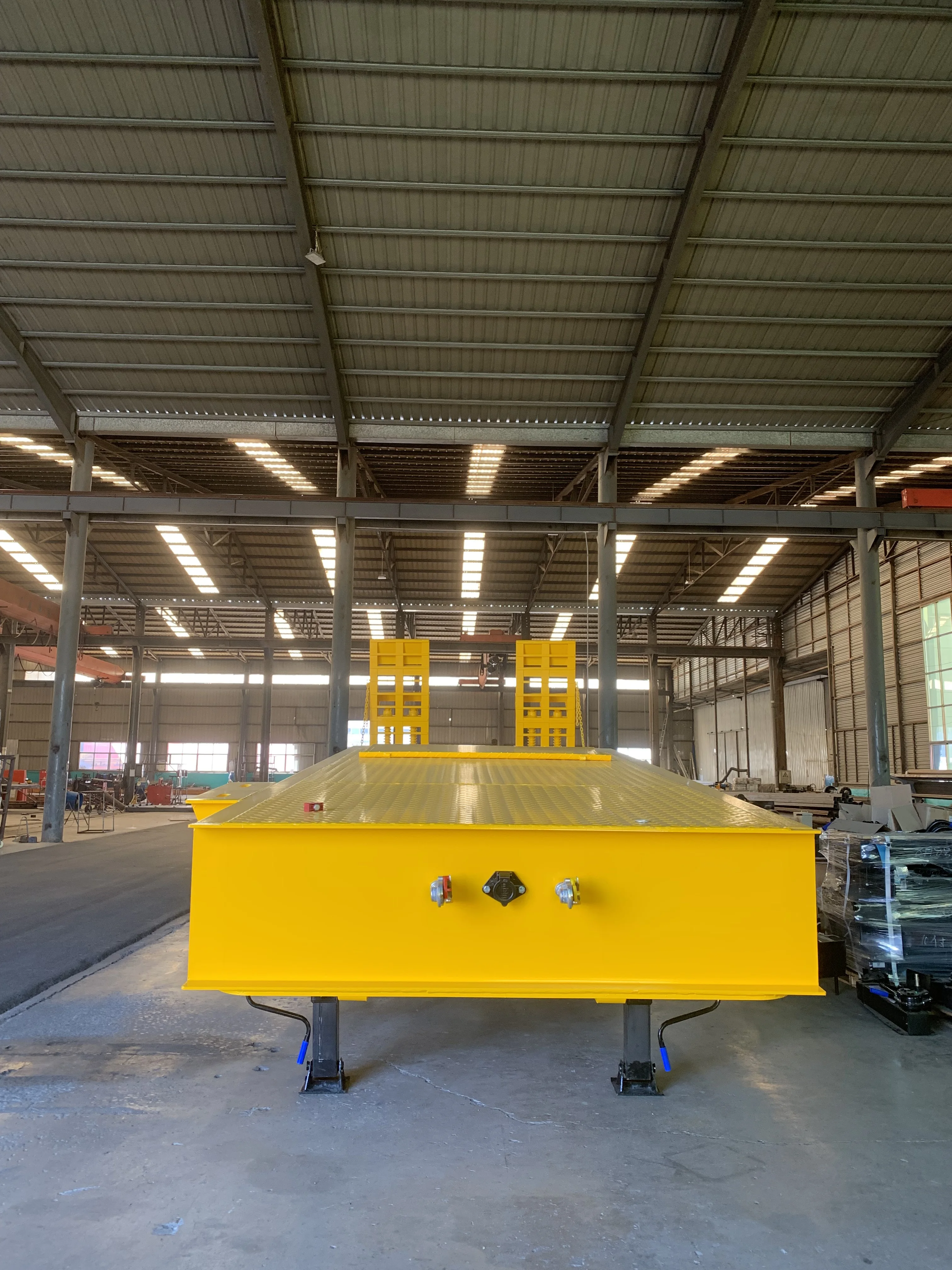 12 wheels heavy duty low bed semi trailer 3axles 50t 40hq container trailer