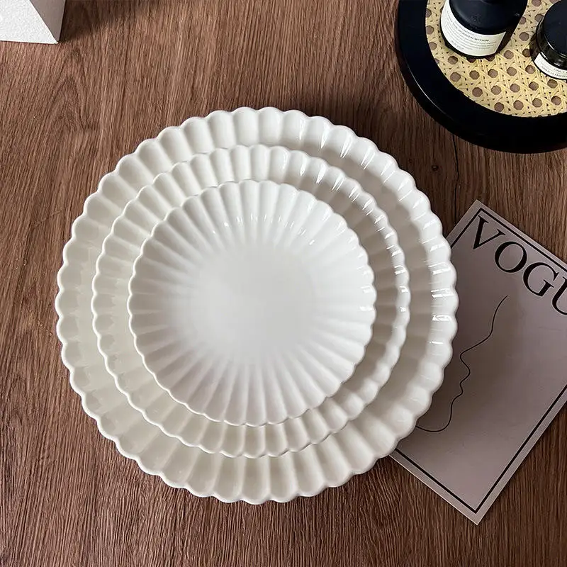 Creative Nordic White Scalloped Ceramic Plate Engraved Dining Tray Elegant Catering Dinnerware Set