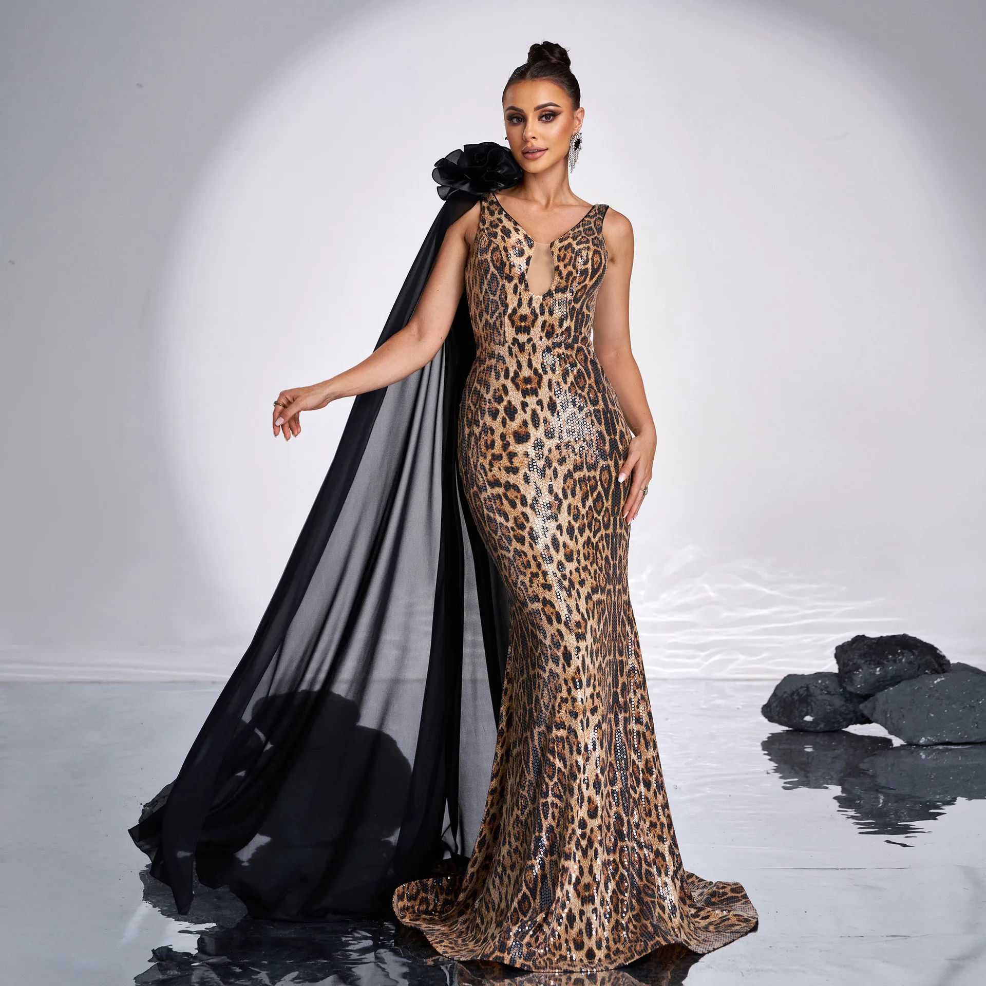 2025 Satin Bridesmaid Evening Dress Leopard Print Sleeveless V-Neck Empire Waist Long Fish Tail Party Style Sequins Temperament