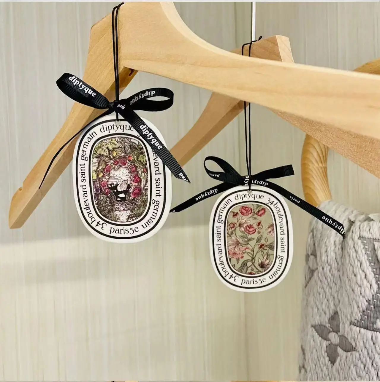 Custom Long Lasting Wardrobe Air Freshener Diffuser Car Fragrance Card Hanging Paper Perfume Fragrance Card