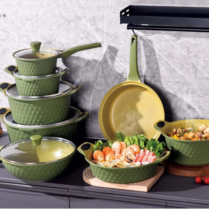 Cast aluminium Non Stick Cookware  set  Glass lid with silicone Hole induction