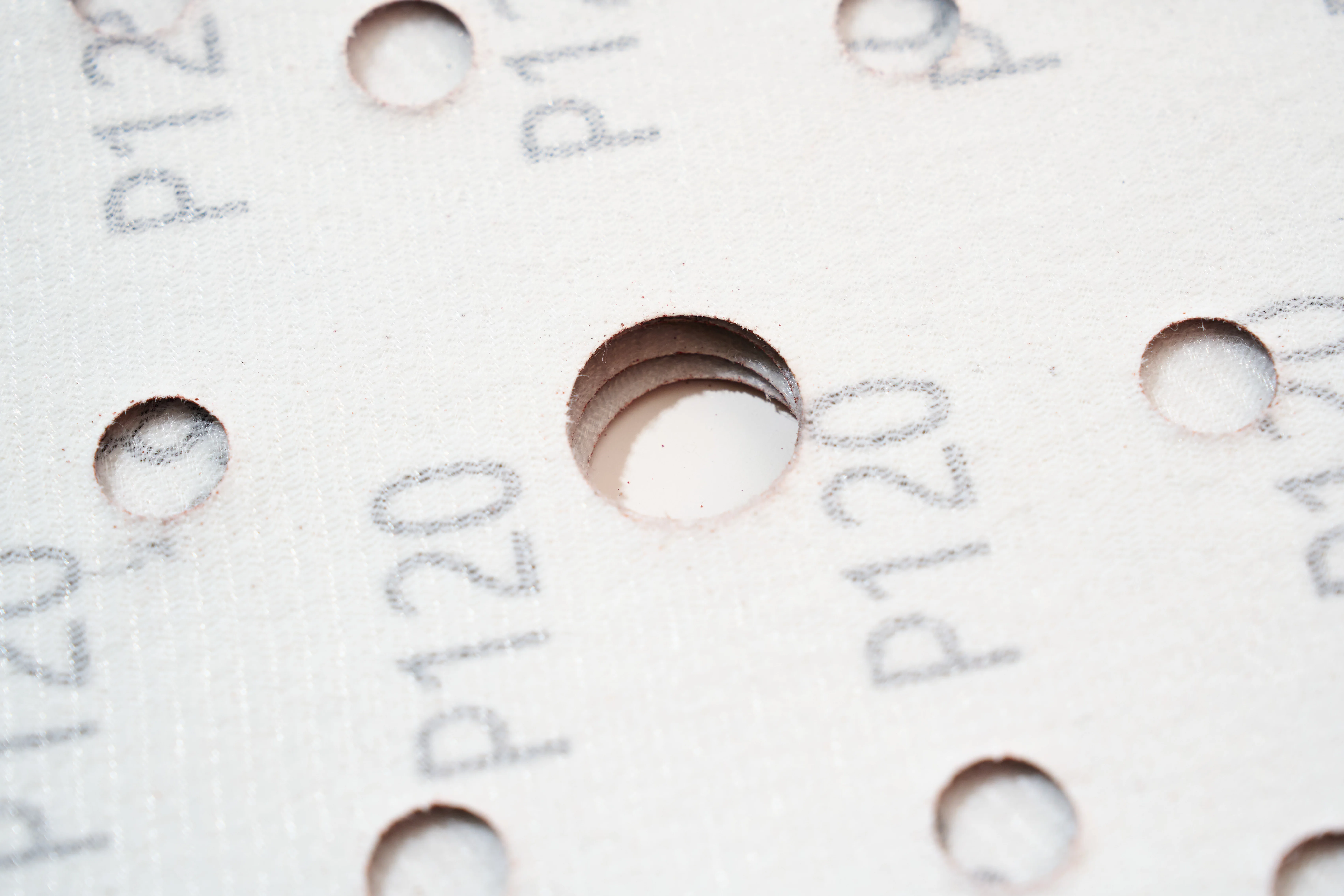 Высококачественный песчаный диск 6 дюймов 120 с крючком и петлей круглая пленка белым покрытием орбитальные шлифовальные песочные диски для шлифования древесины