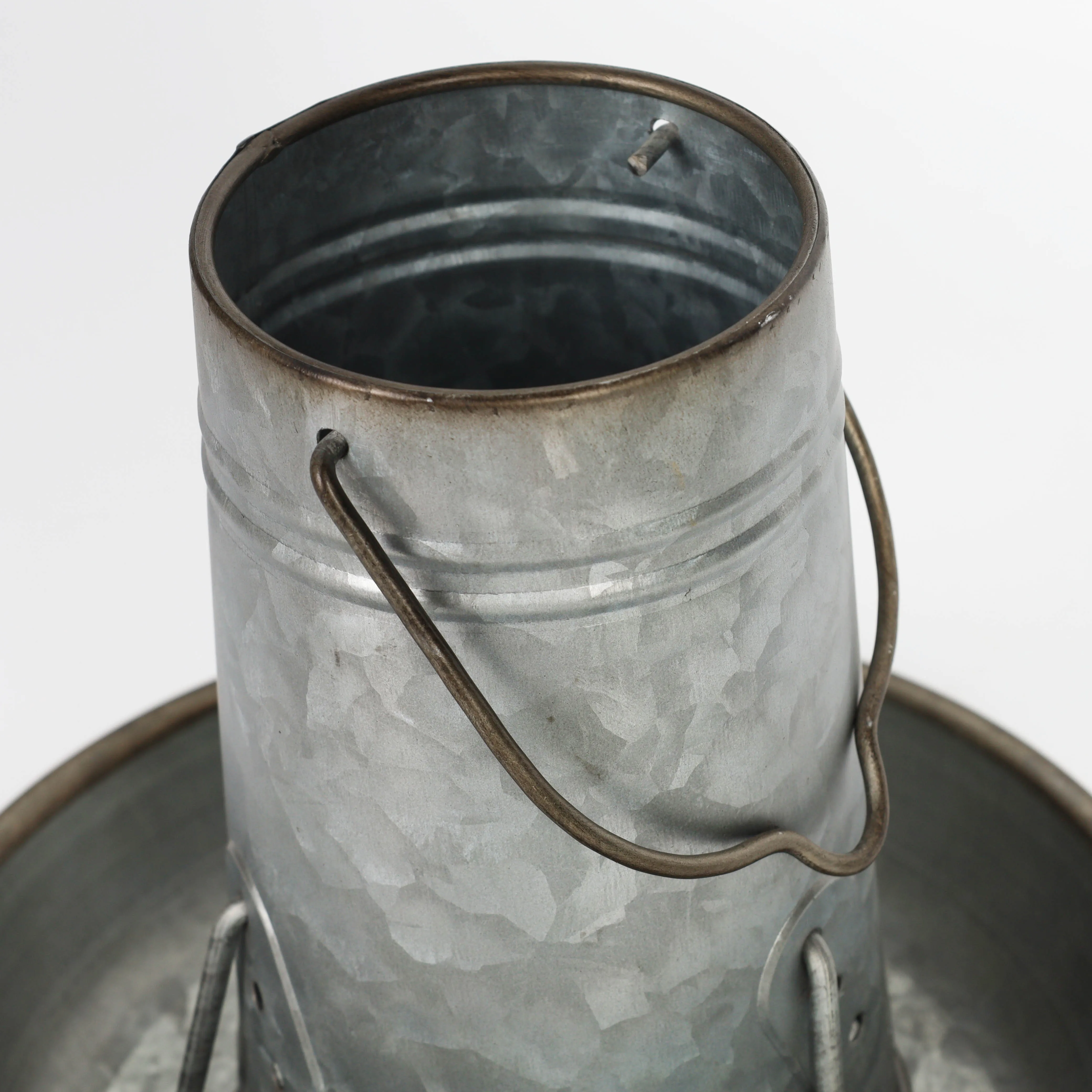 Wall Hanging Bird Feeder Garden Decorative Cast Iron Pet Food Bowl galvanized window wild Bird Feeder Outdoor Water Food Drinker