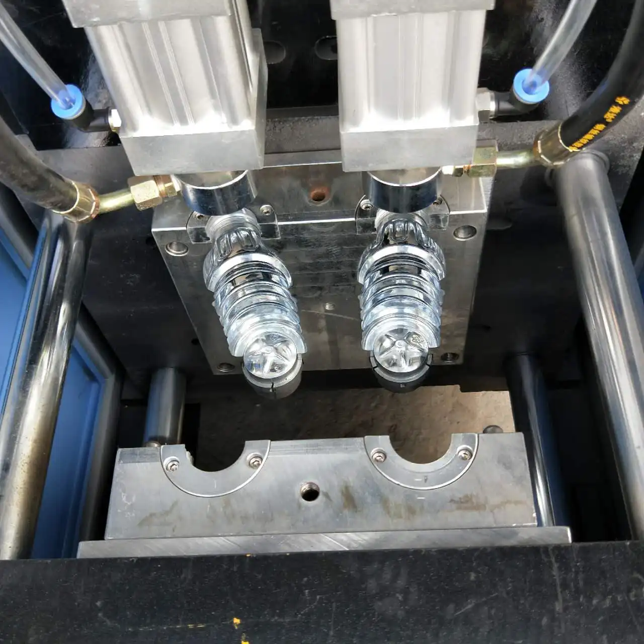 Оптовая продажа полуавтоматическая машина для производства пластиковых бутылок с водой 2 полости 4 100-2500