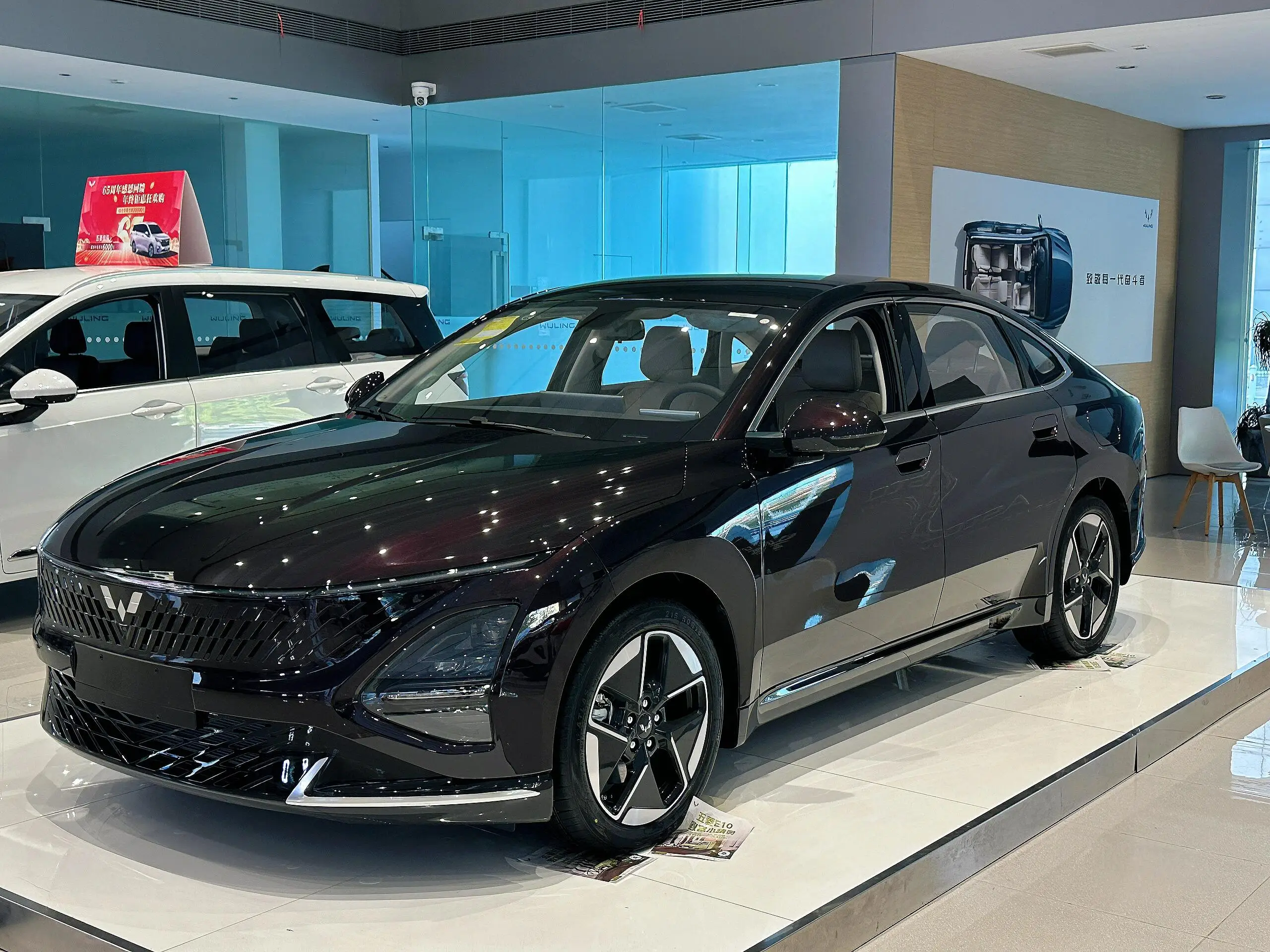 Электрический автомобиль 2025 Gm Wuling Xingguang s Starlight Phev Лучшая цена китайский седан на экспорт 1 5 л 106 л.с. 4 двери сидений