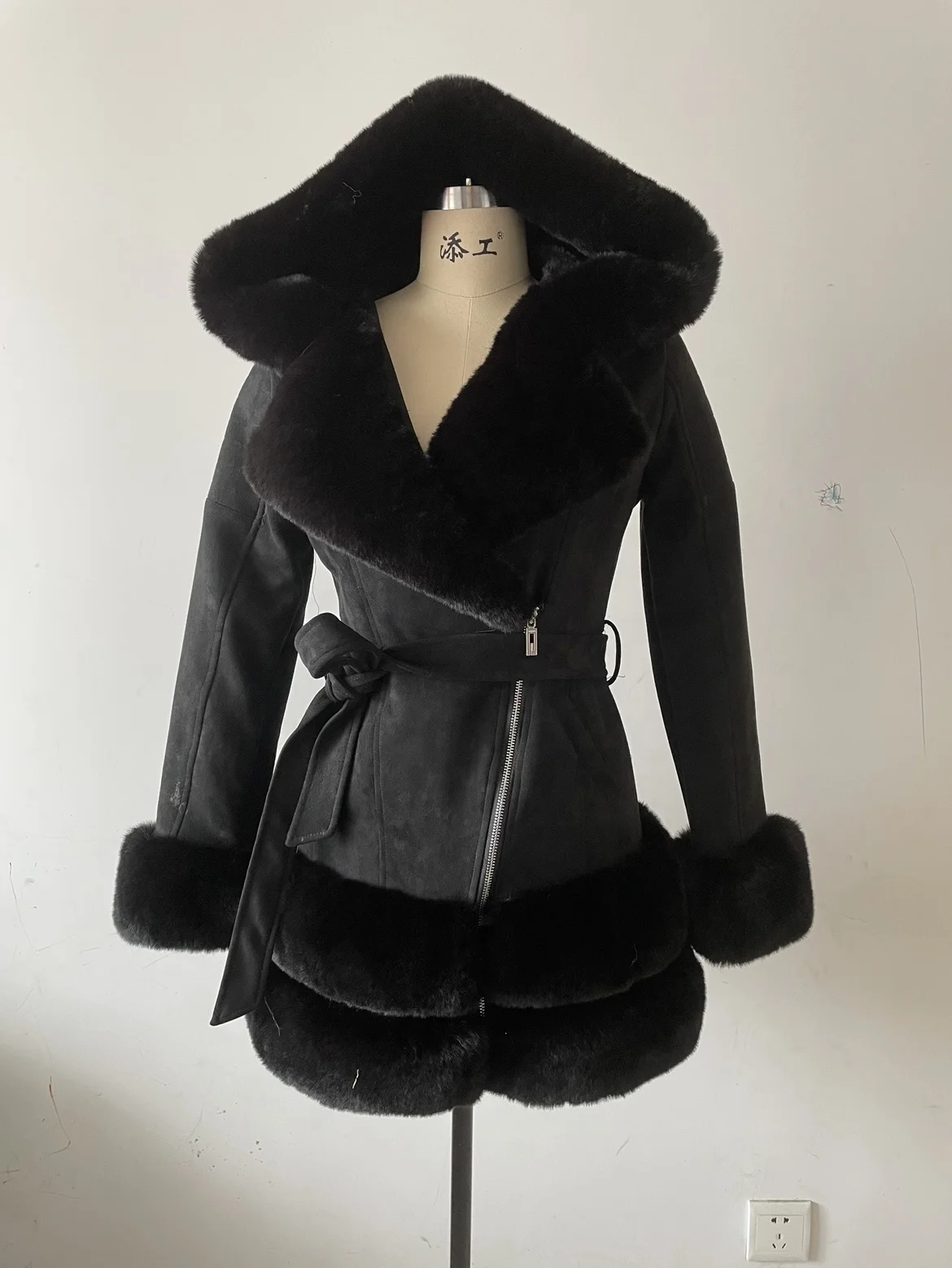 2021 новый дизайн, популярный стиль, Женское зимнее толстое длинное пальто на заказ, модное пальто из искусственного меха с поясом