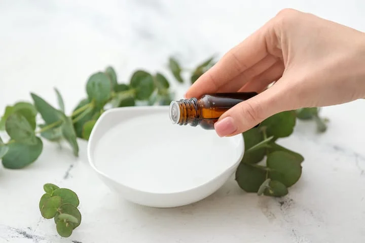 Organic Eucalyptus Globulus Oil Bulk Wholesale 100% Pure Natural Eucalyptus Leaf Oil for Cosmetic Skincare