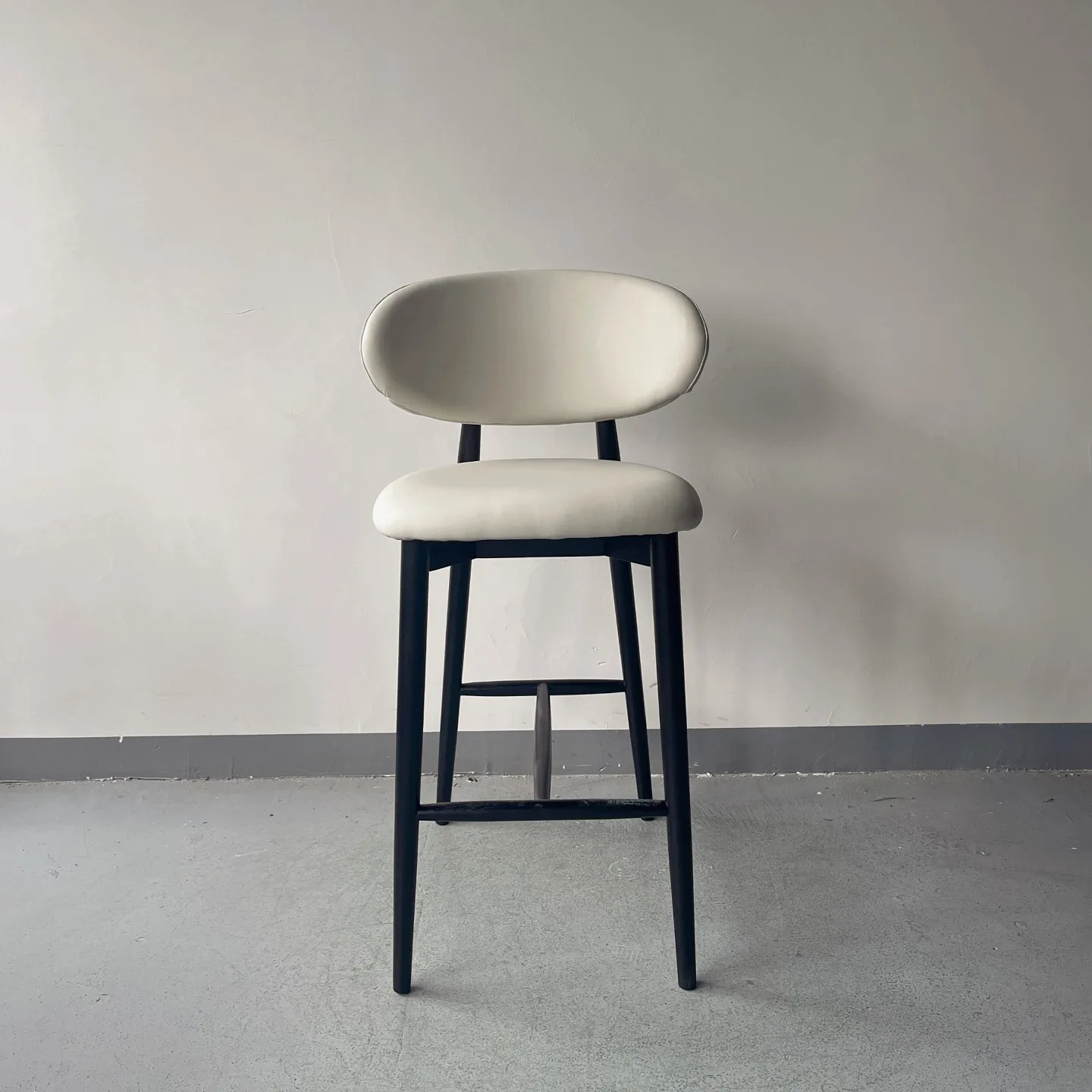 Wholesale commercial simple style indoor club kitchen modern wood bar high stool chairs trendy furniture