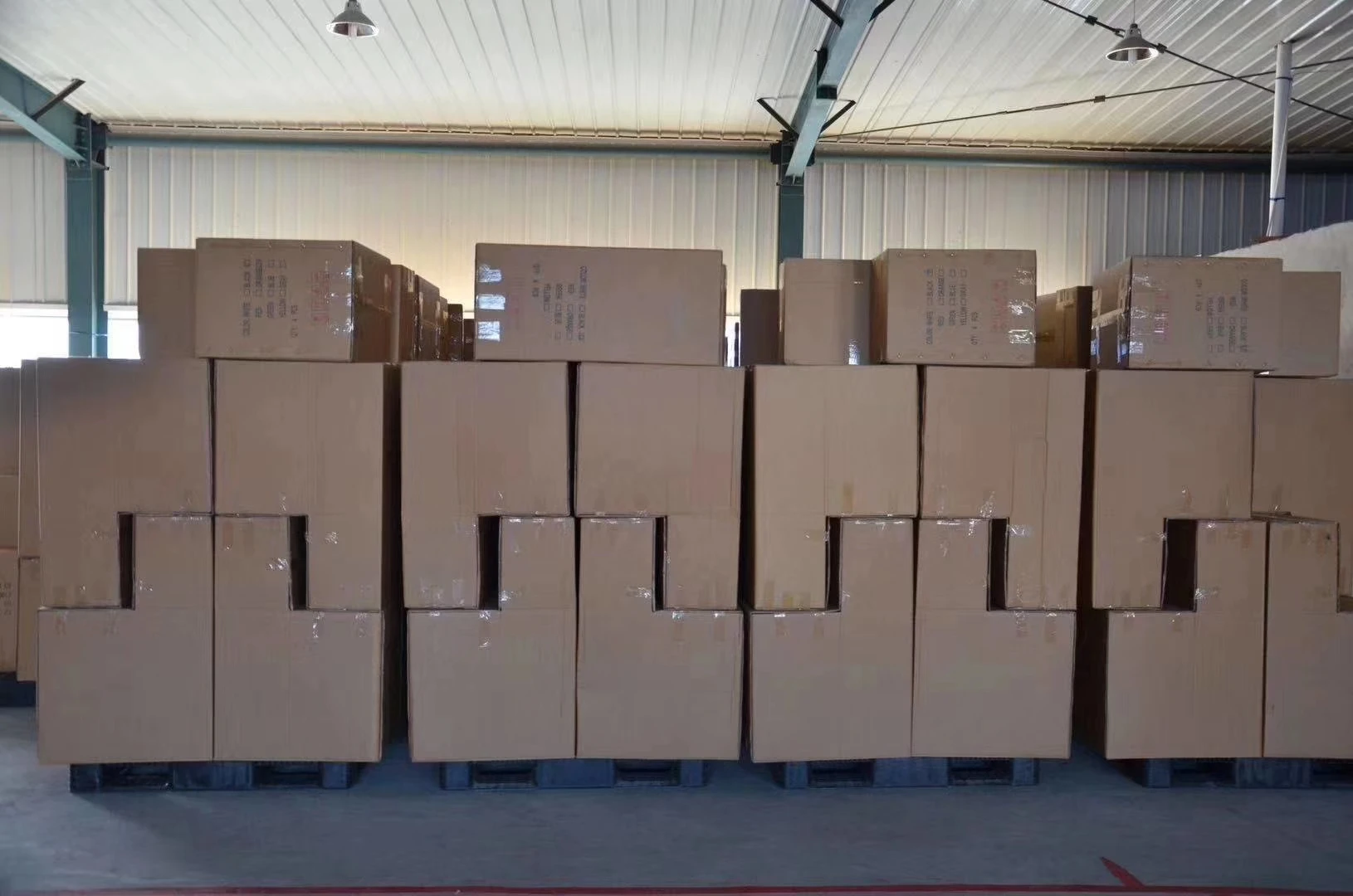  Factory directly wholesale indoor and outdoor Stackable Plastic