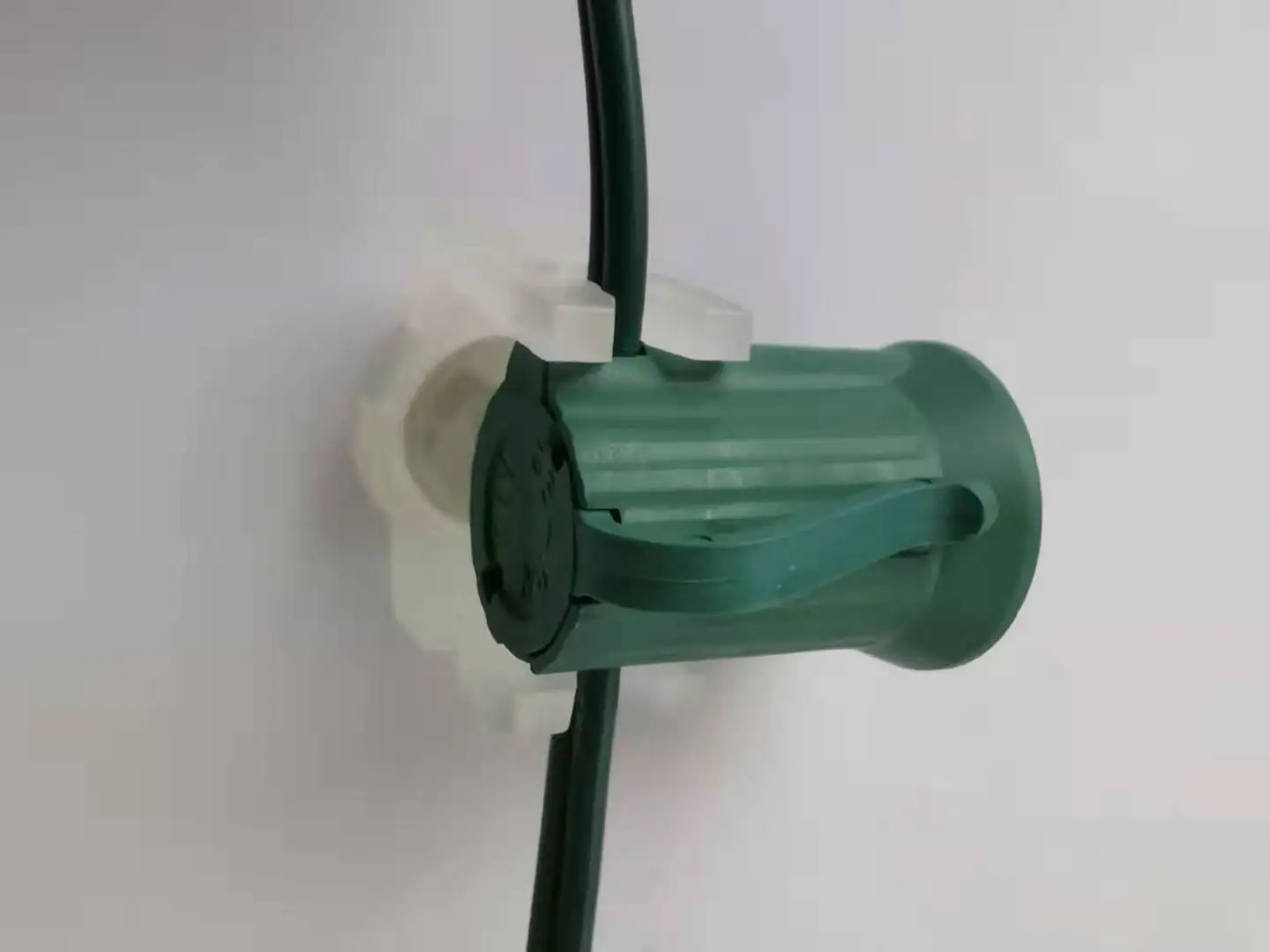 
custom Nickel all purpose magnetic shingle tab window mini clips adhesive c7 c9 c led christmas string light deck tree clip 