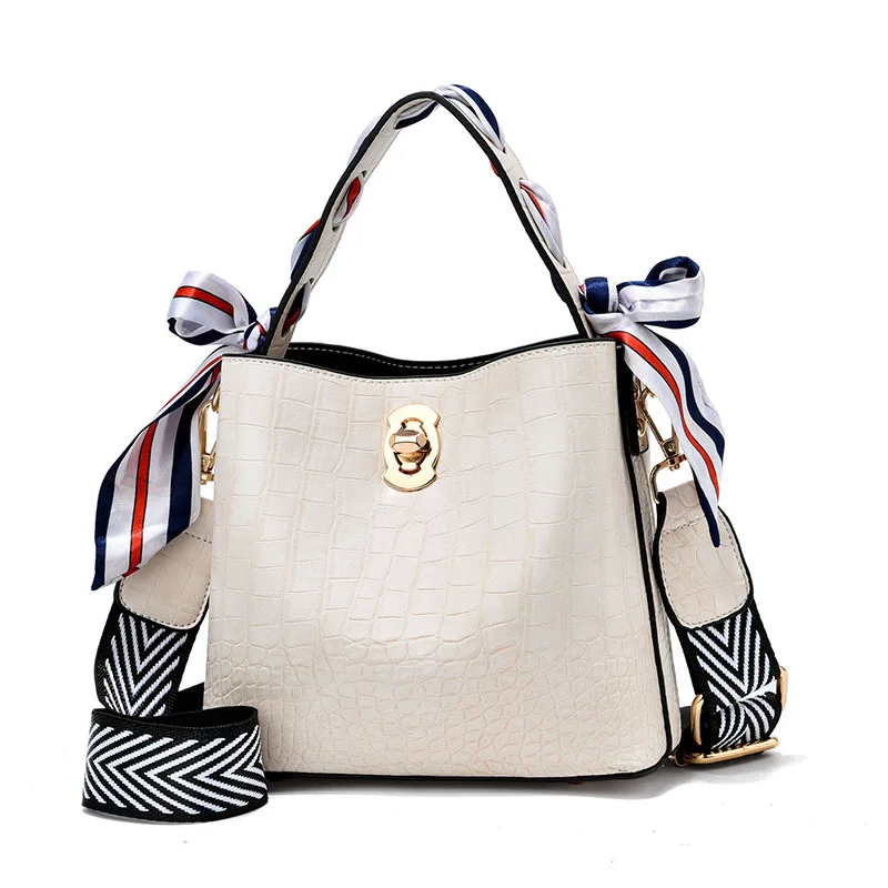 Bag 2022 New Korean Bag Crocodile Leather Purse Lady Small Square Bag Tide Lock Buckle Elegance Handbag