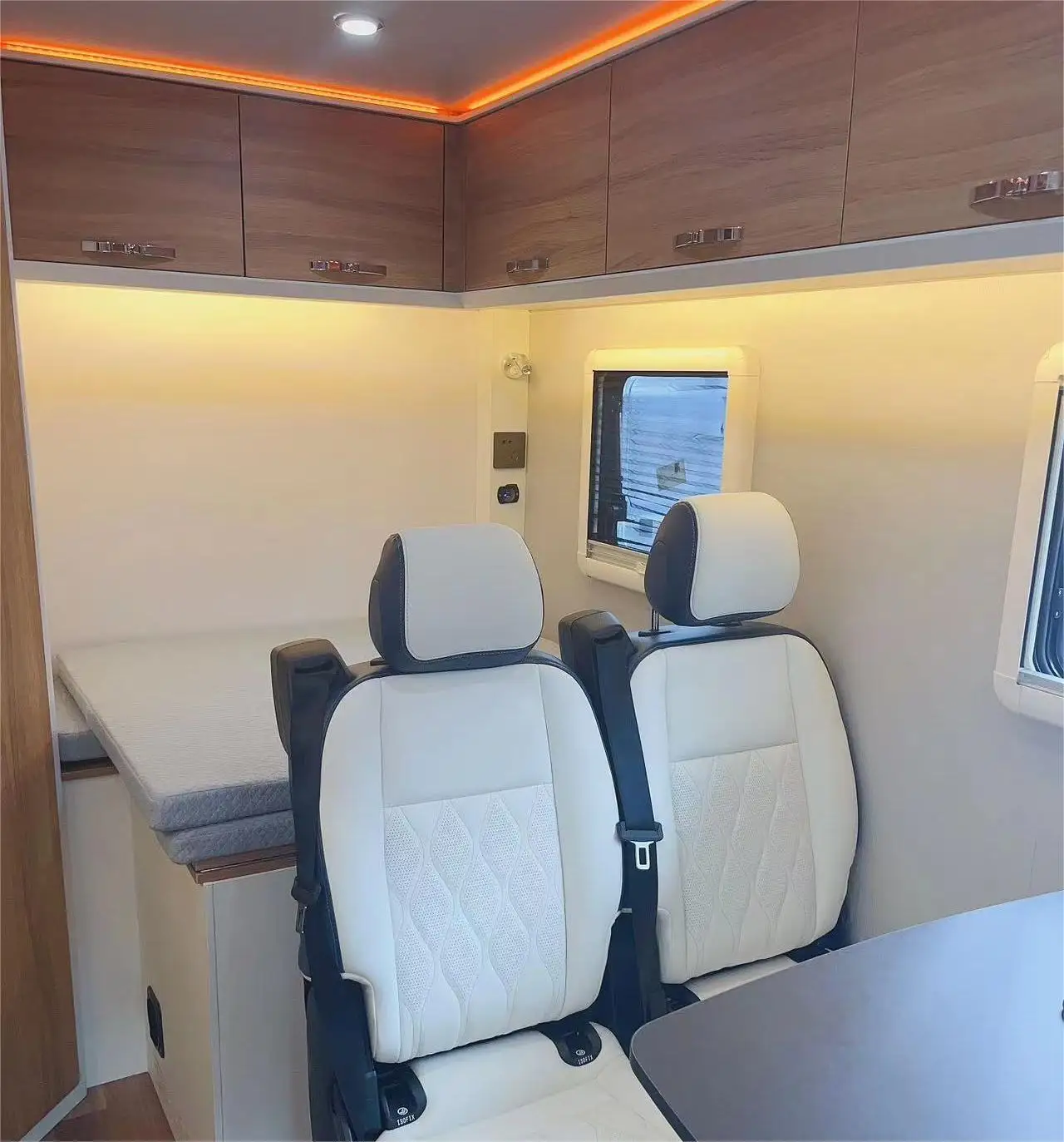 6 пассажиров, Китай, дом на колесах 4x4, автоматическая коробка передач, внедорожный туристический прицеп