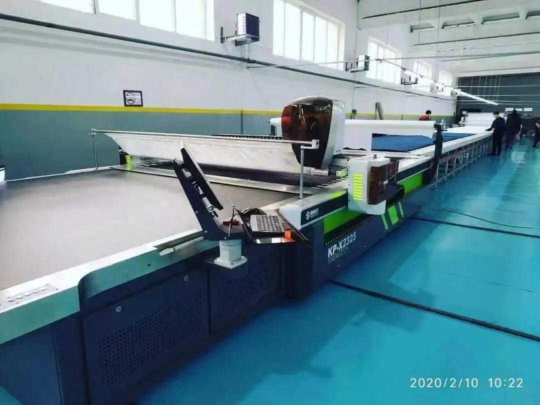 Automatic milk silk fleece knitted non woven fabric spreading machine for garment textile industry