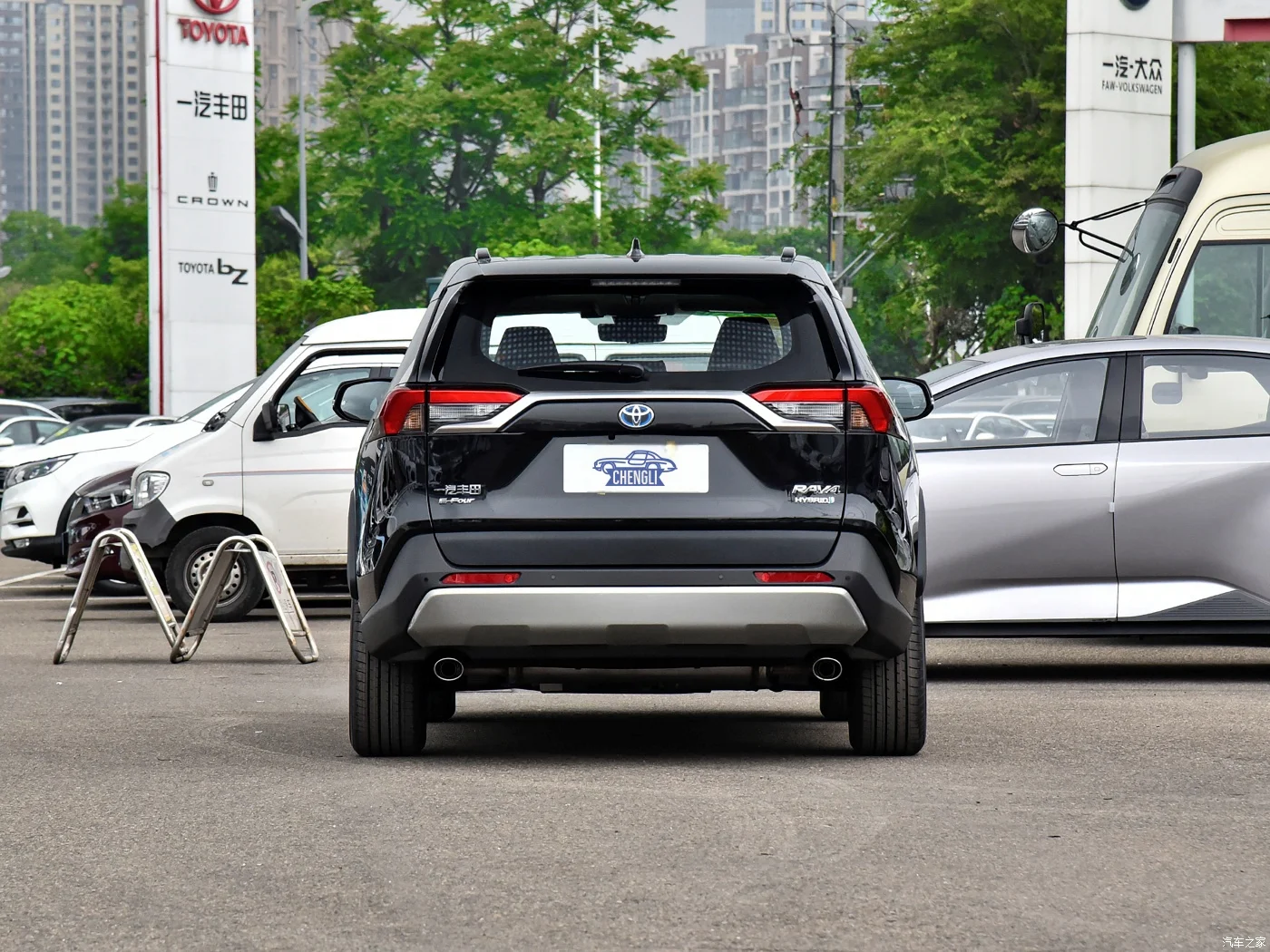 2024 Toyota RAV 4 гибридный внедорожник новый автомобиль с автоматической коробкой передач кожаные сиденья задняя камера металлическая багажник на крышу левое рулевое управление в наличии